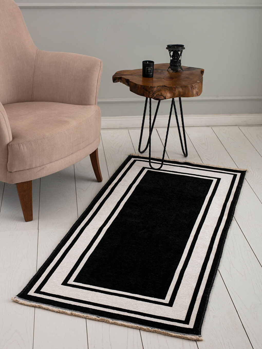 Siyah Saçak Detaylı Desenli Jakarlı Halı 75x150 cm