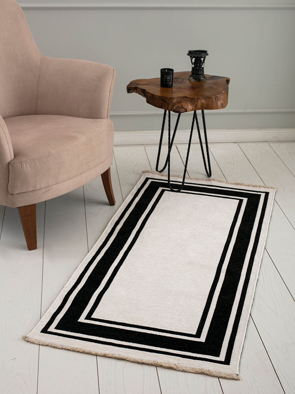 Siyah Saçak Detaylı Desenli Jakarlı Halı 75x150 cm-1