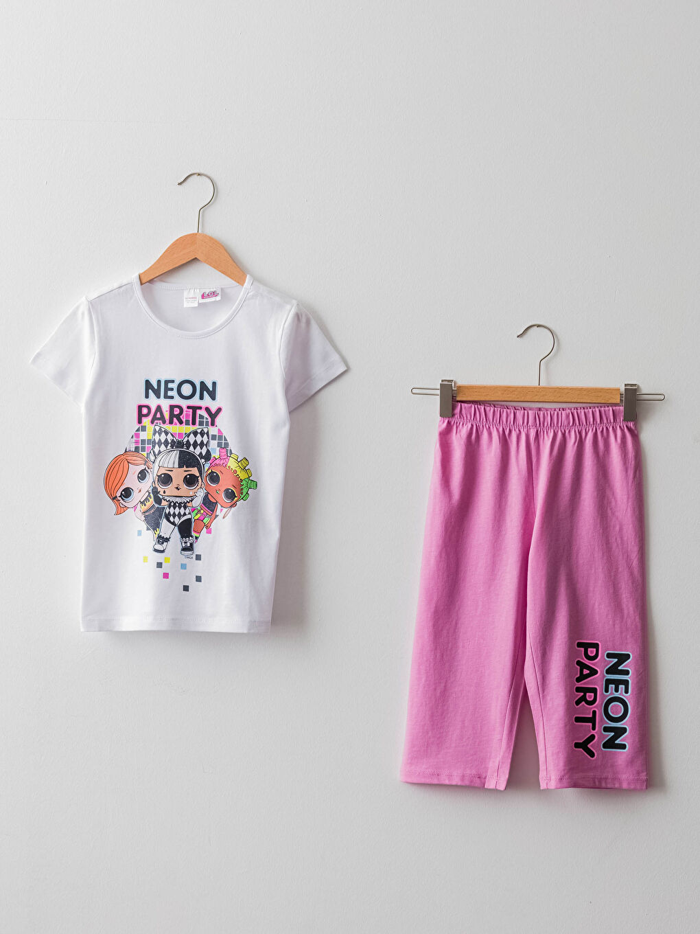 Beyaz Bisiklet Yaka LOL Surprise OMG Lisanslı Kısa Kollu Kız Çocuk Pijama Takımı