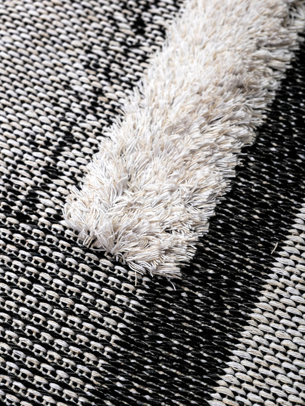 Fringed Jacquard Carpet 120x180 Cm-2