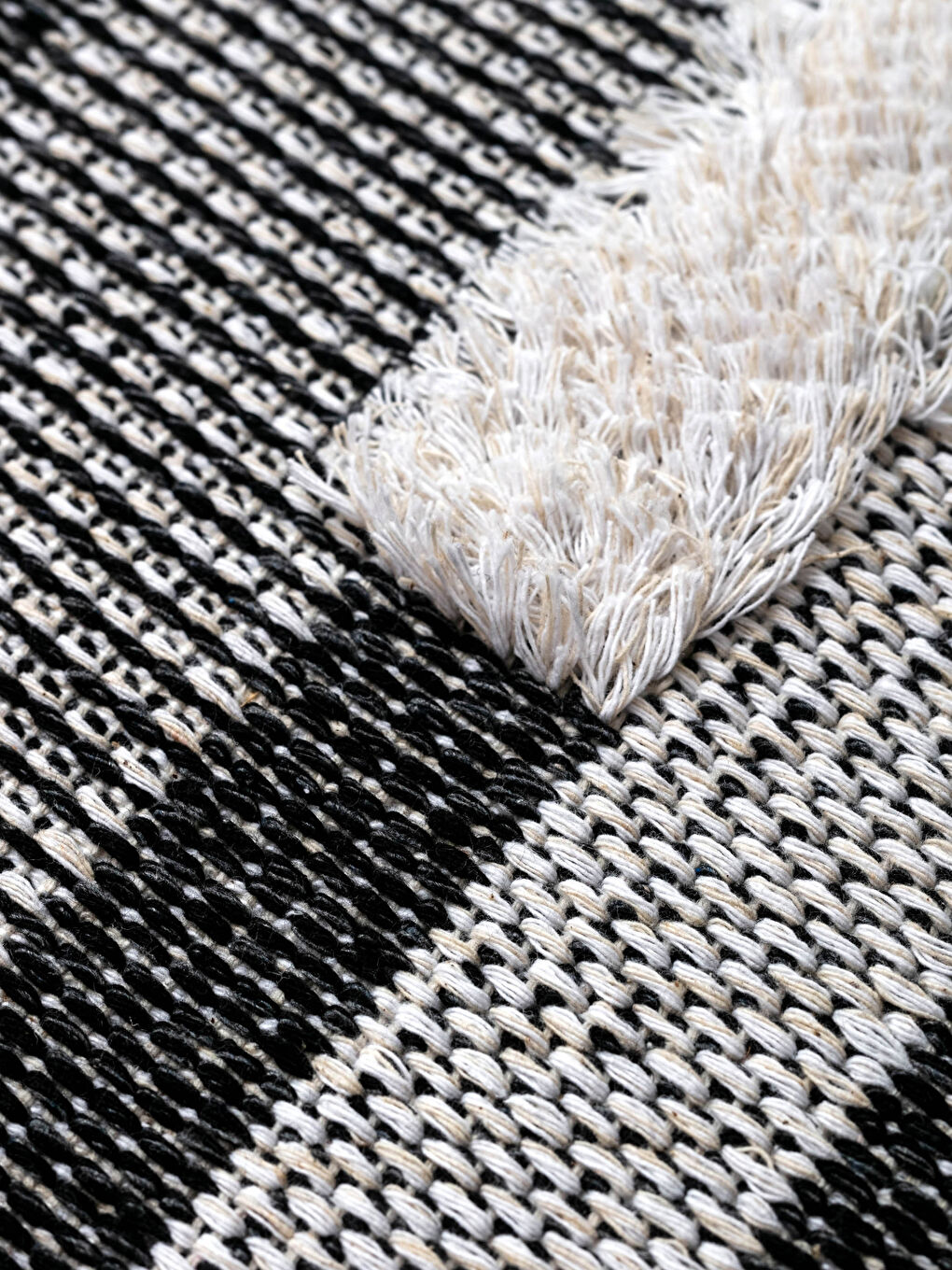 Fringed Jacquard Carpet 80x200 Cm-2