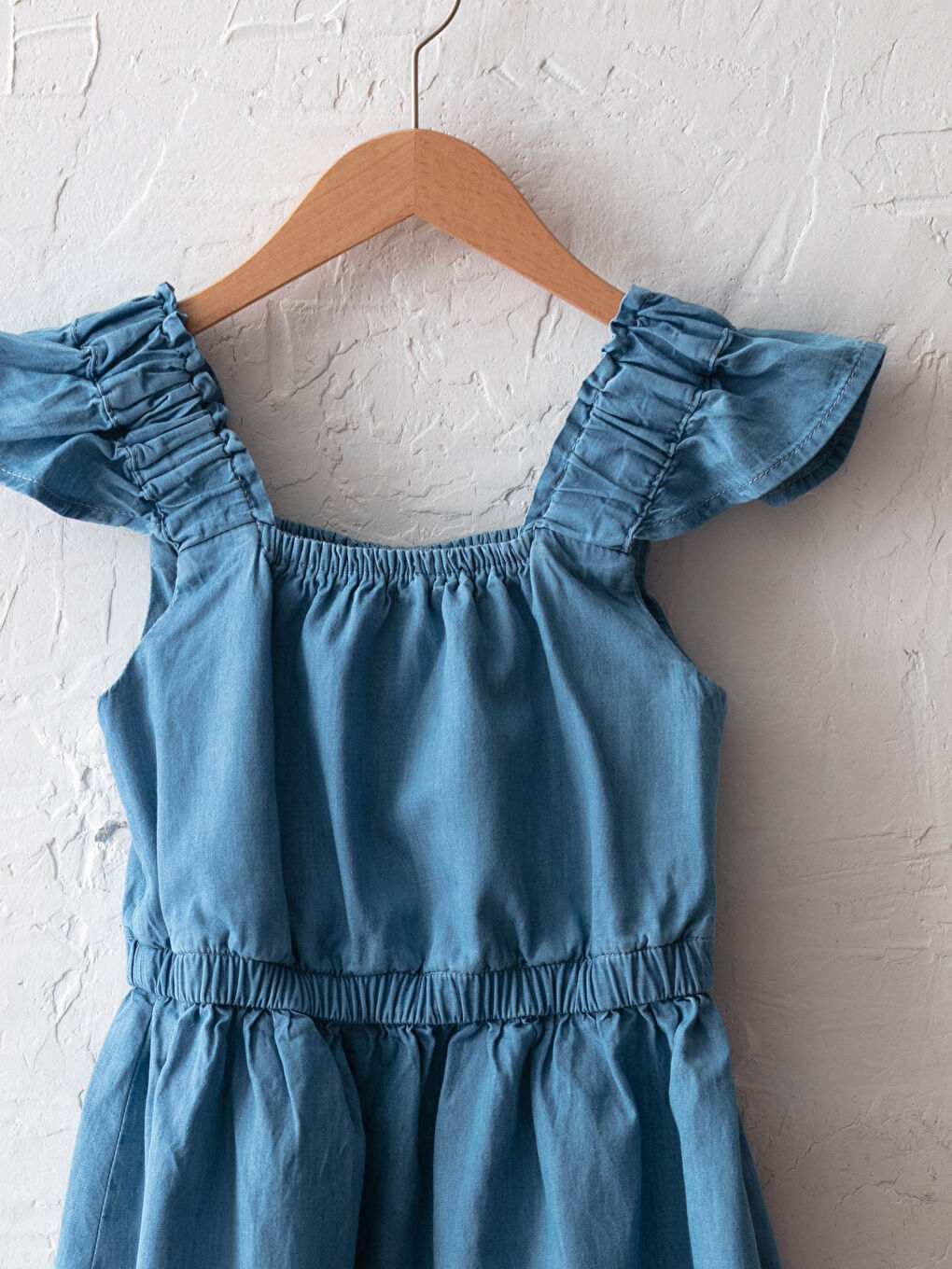 Базовое джинсовое платье для девочек с оборками-2