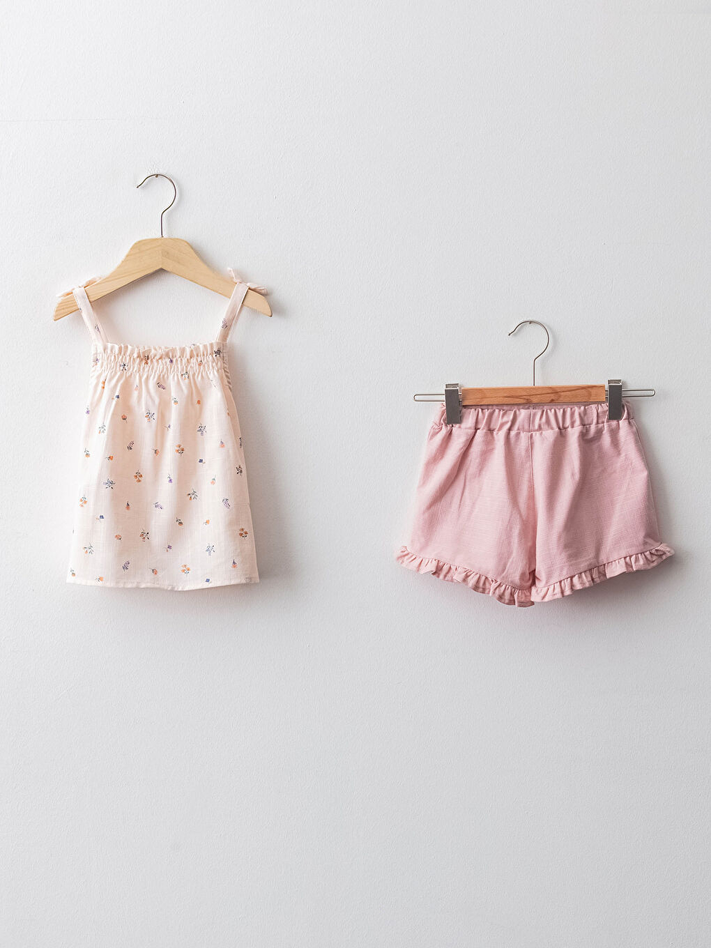 Ekru Kare Yaka Askılı Desenli Kız Bebek Bluz ve Şort 2'li Takım-1