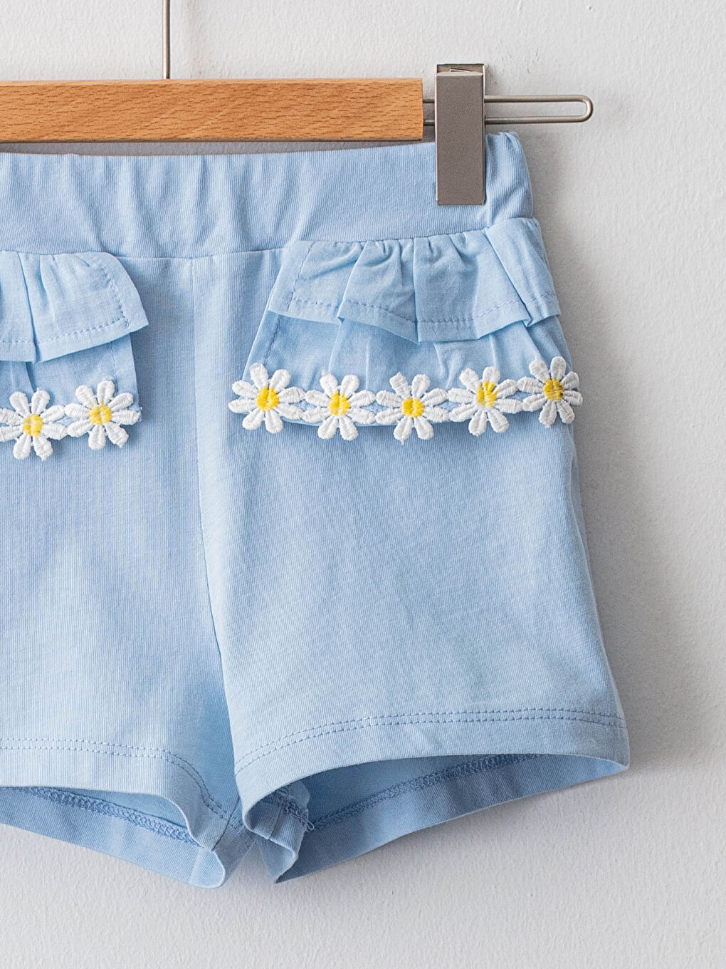 LCW baby Elastic Waist Ruffle Detailed Cotton Baby Girl Shorts -S1FN05Z1-FZH
