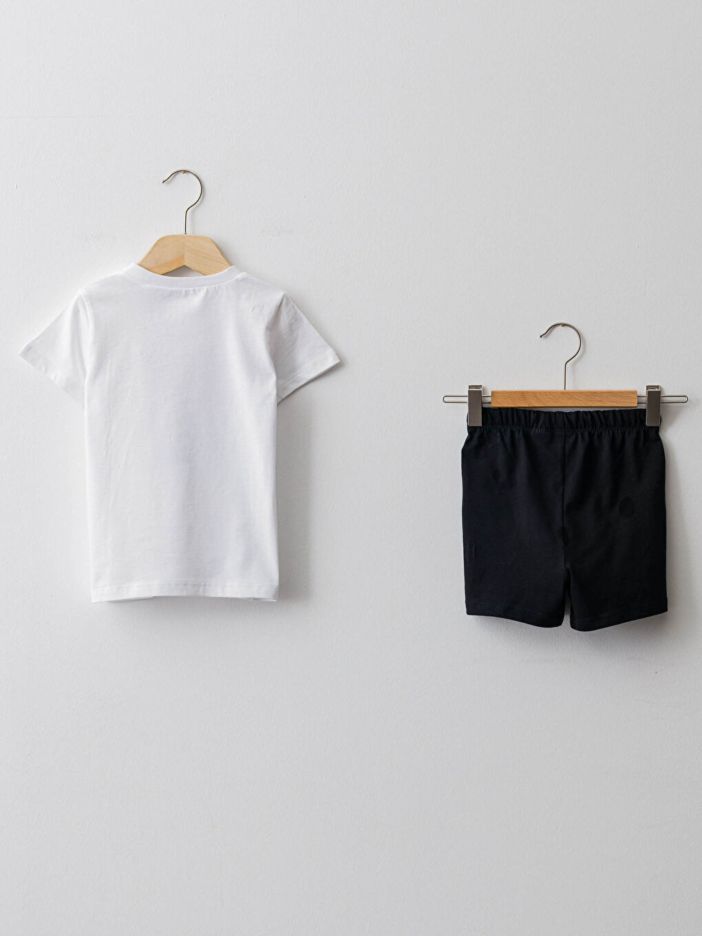 Beyaz Bisiklet Yaka Kısa Kollu Beşiktaş Baskılı Pamuklu Erkek Bebek Taraftar Pijama Takımı-1