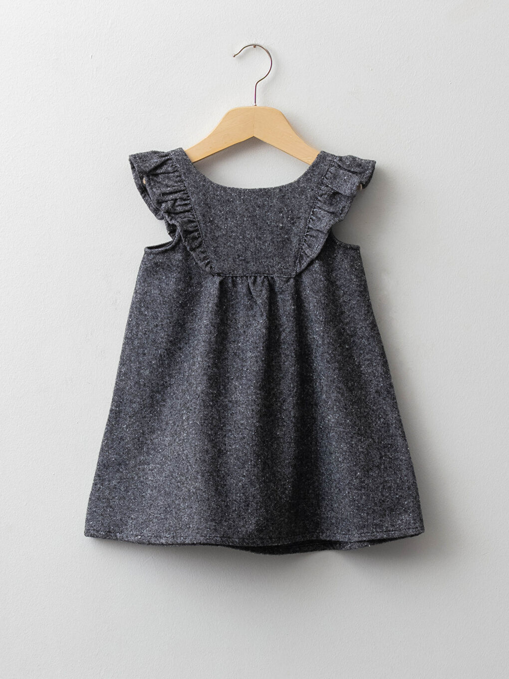 Сукня для дівчинки з квадратним коміром та оборками-1