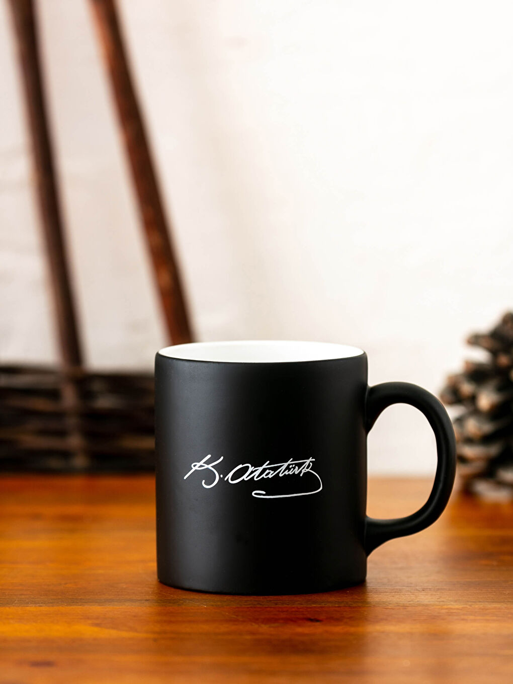 Siyah Atatürk İmzalı Seramik Kupa Bardak