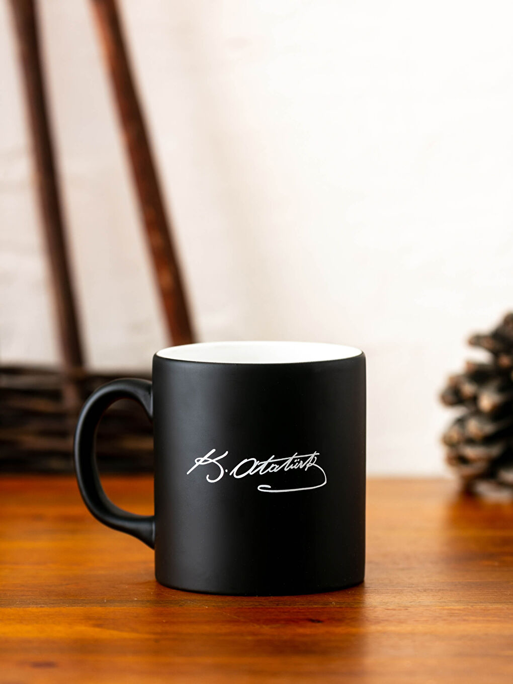 Siyah Atatürk İmzalı Seramik Kupa Bardak-1