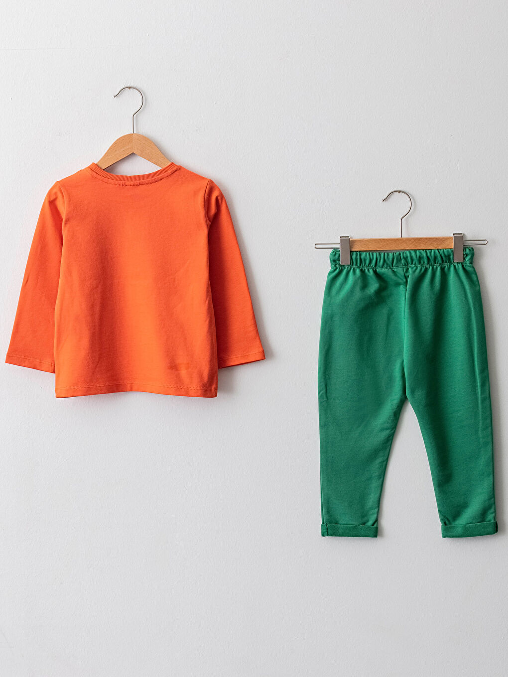 Turuncu Bisiklet Yaka Uzun Kollu Mickey Mouse Baskılı Erkek Bebek Tişört ve Pantolon 2'li Takım-1