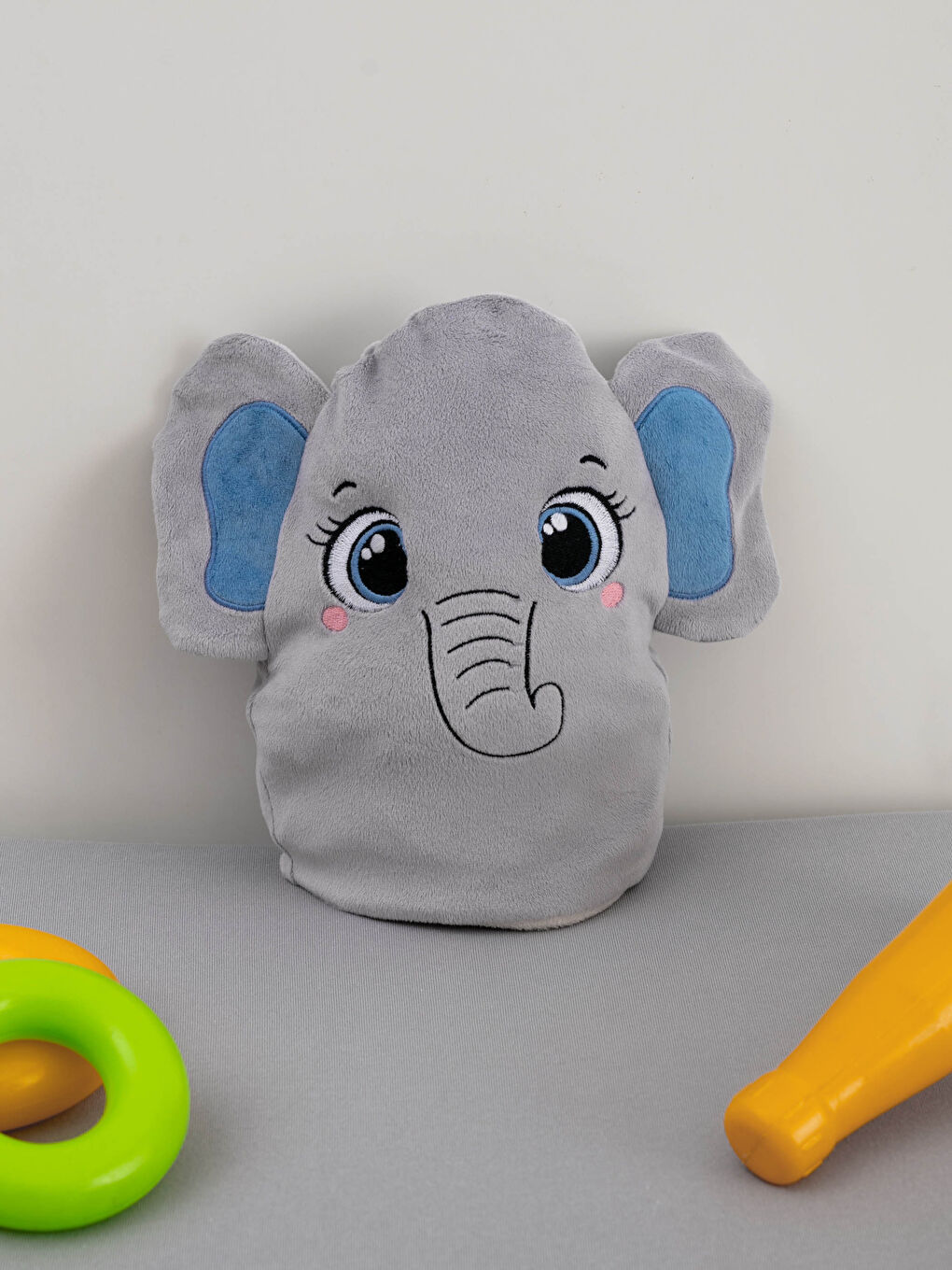 وسادة طفل محشوة قطيفة مطرزة ومبرومة بوجهين على شكل زرافة / فيل-2
