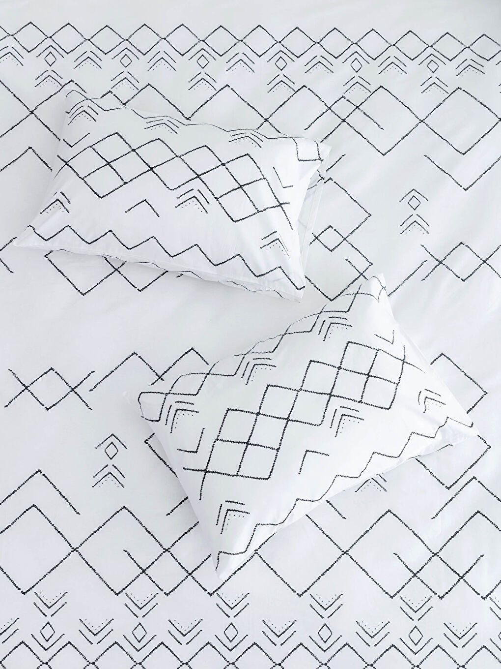 Siyah Çift Kişilik Desenli Dokuma Nevresim Takımı-1