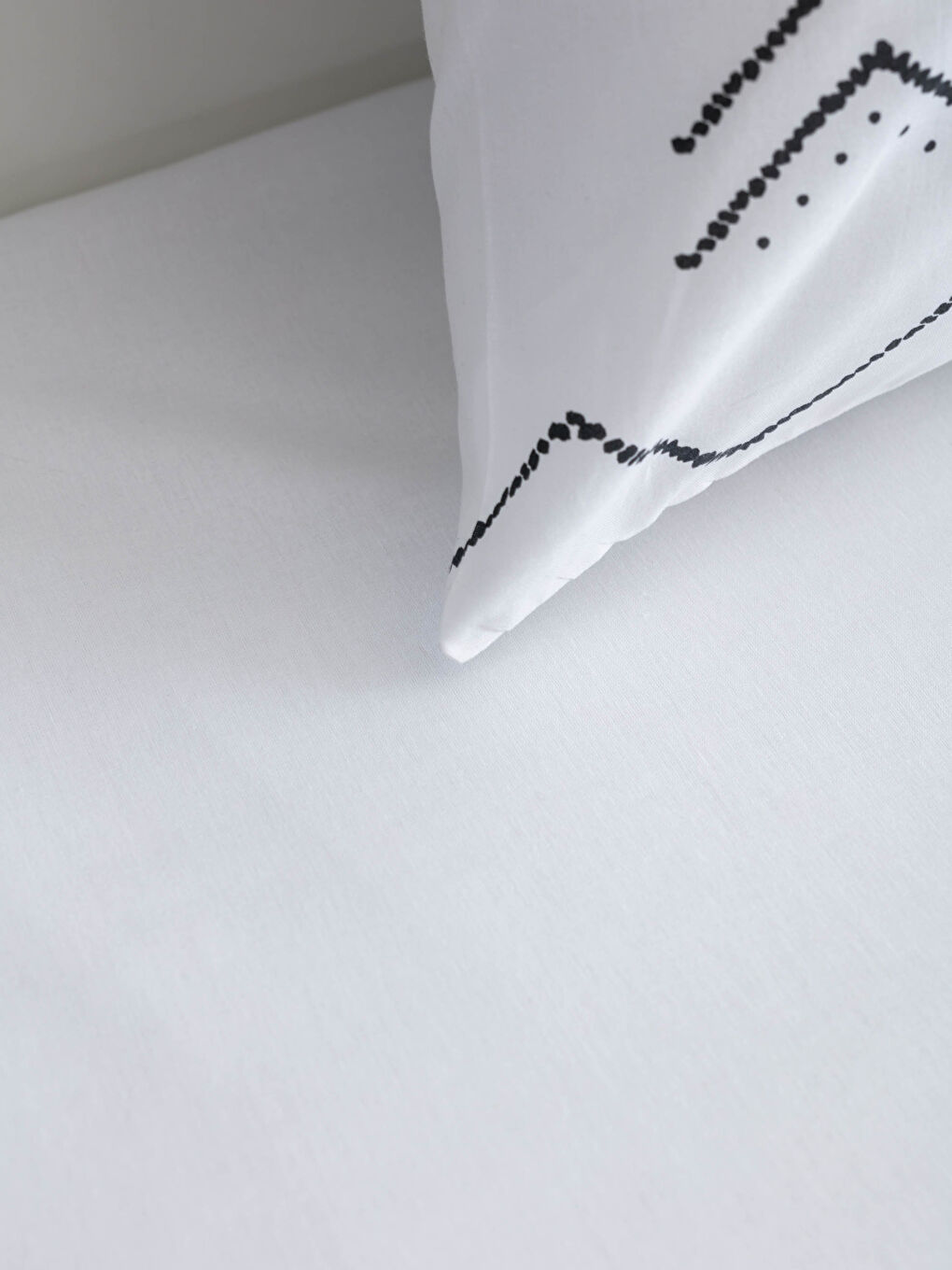 Siyah Çift Kişilik Desenli Dokuma Nevresim Takımı-3