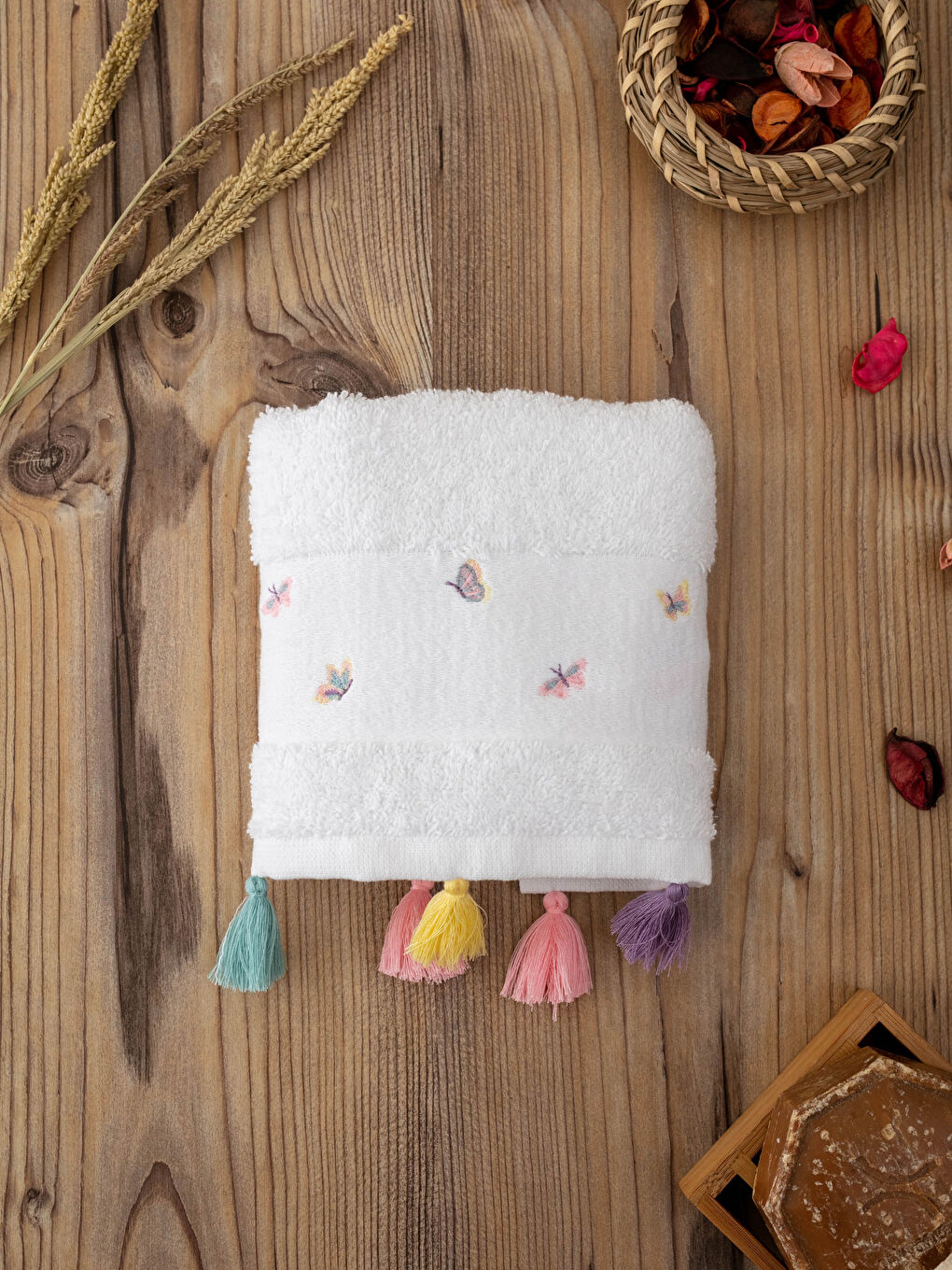 Beyaz Nakış Detaylı Püskül El Havlusu 30x50 cm