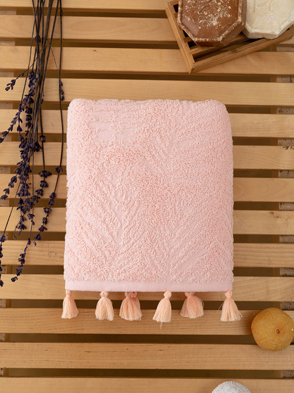 Pembe Püskül Detaylı Jakarlı Yüz Havlusu 50x80 cm