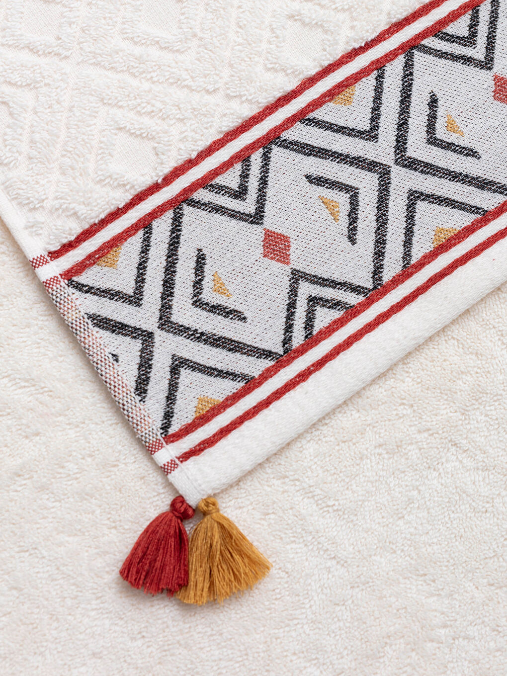 Ekru Nakış Detaylı Jakarlı Yüz Havlusu 50x80 cm-3