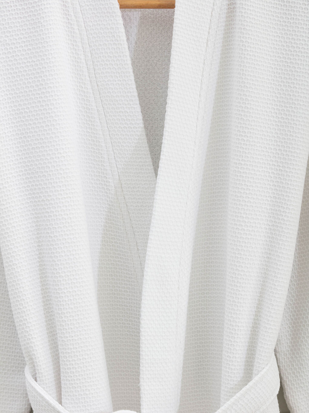 Beyaz Şal Yaka Uzun Kadın Bornoz-1