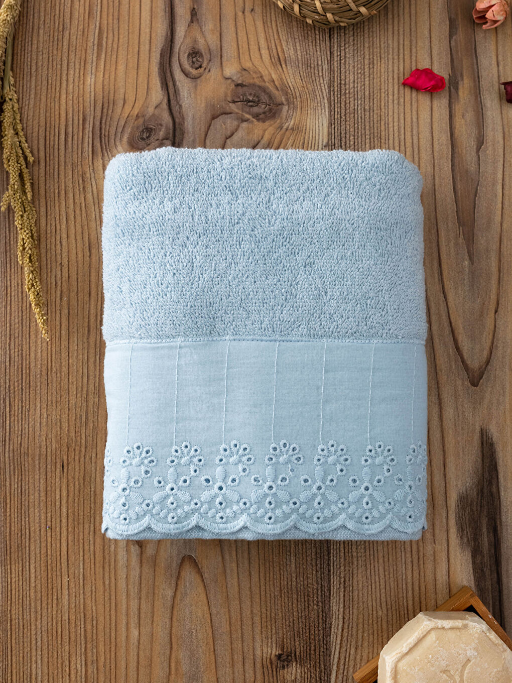 Mavi Dantel Detaylı Yüz Havlusu  50x80 cm