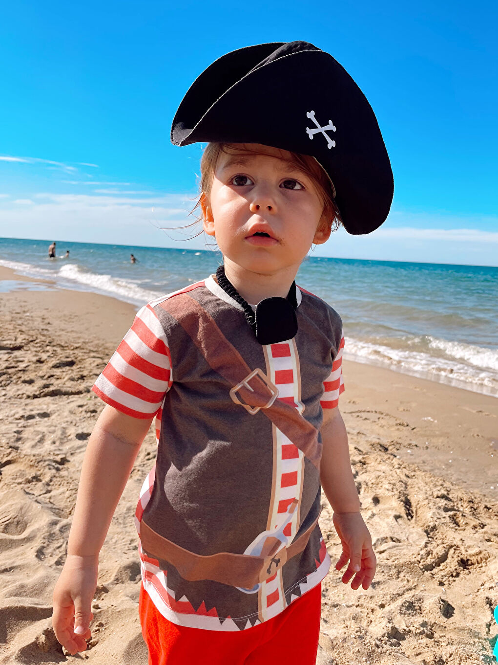 زي قميص بياقة دائرية وكم قصير مطبوع قراصنة للأولاد الرضع-4