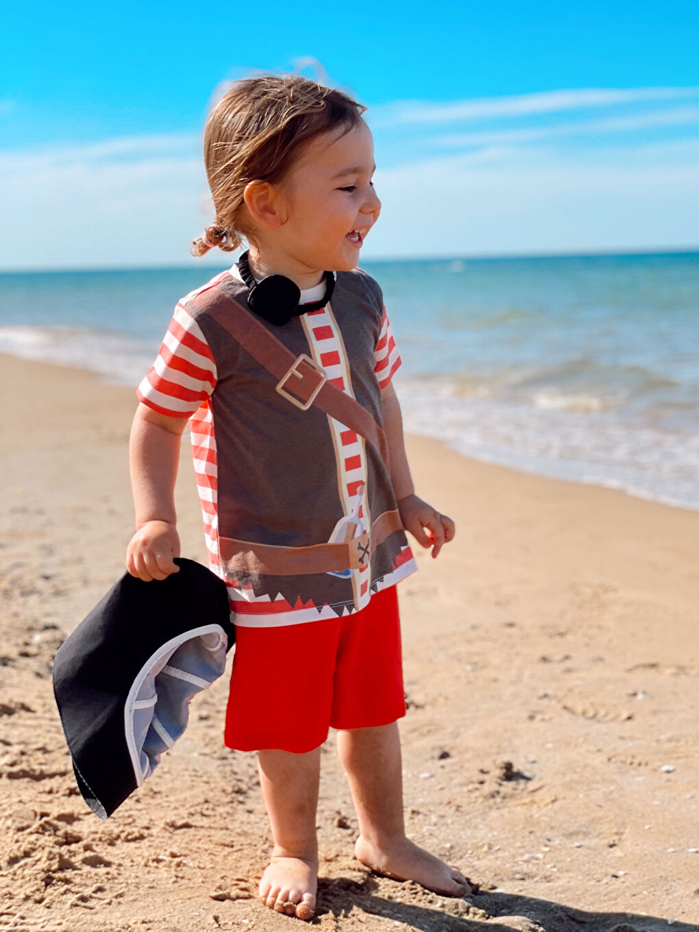 زي قميص بياقة دائرية وكم قصير مطبوع قراصنة للأولاد الرضع-5