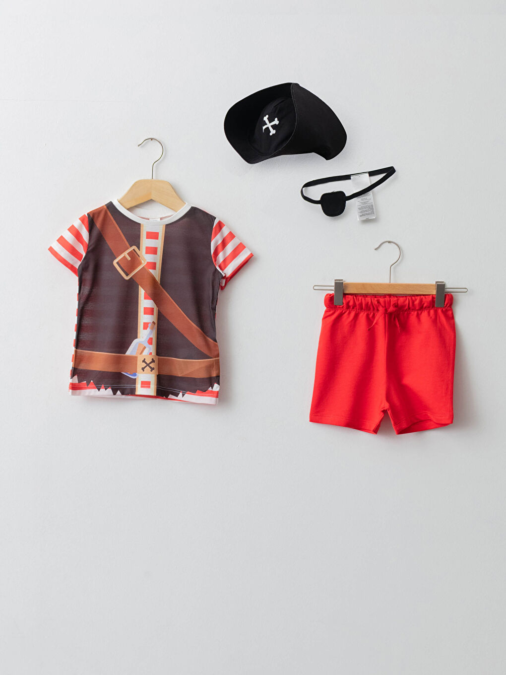 زي قميص بياقة دائرية وكم قصير مطبوع قراصنة للأولاد الرضع-6