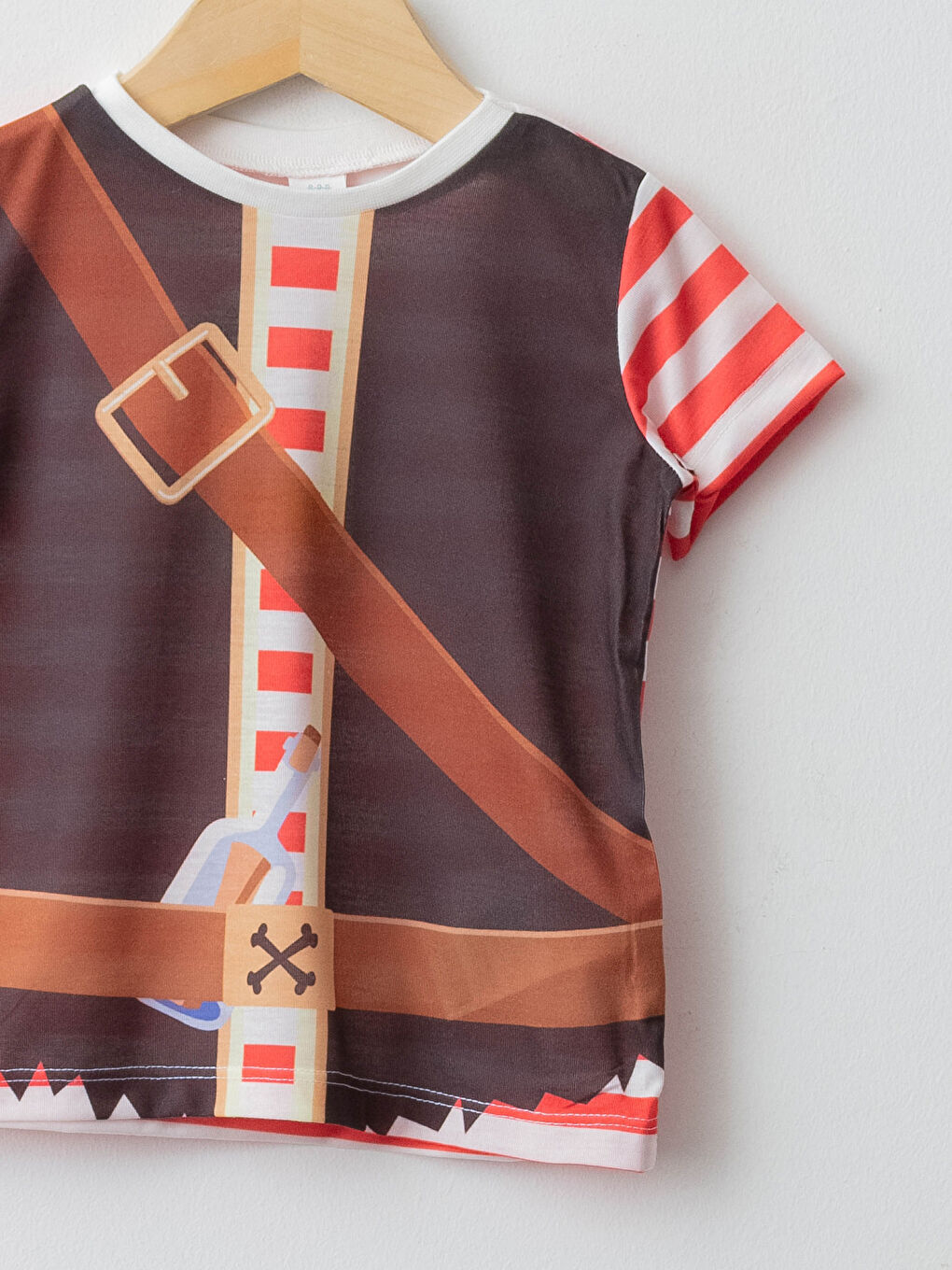 زي قميص بياقة دائرية وكم قصير مطبوع قراصنة للأولاد الرضع-8