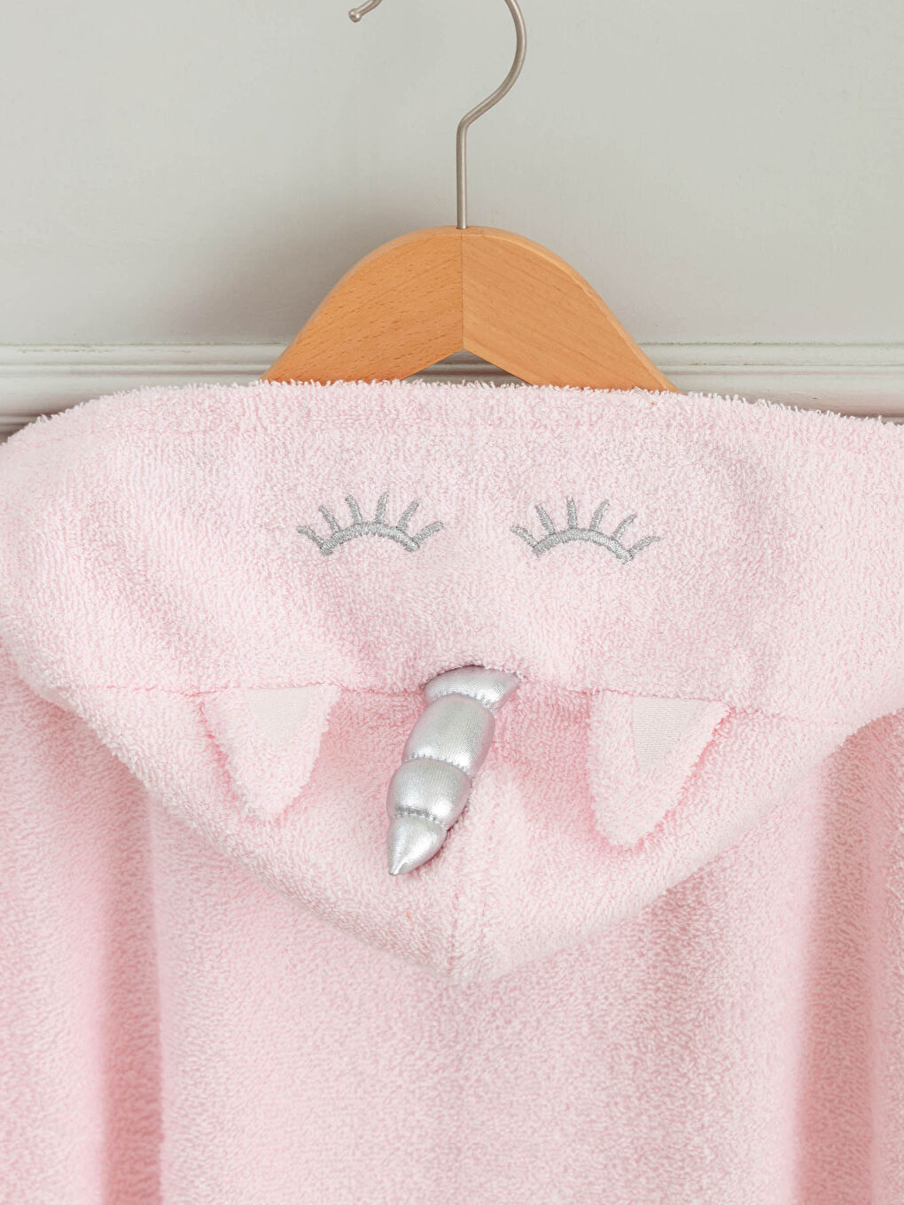 Pembe Nakış Detaylı Kapüşonlu Kız Çocuk Panço-2