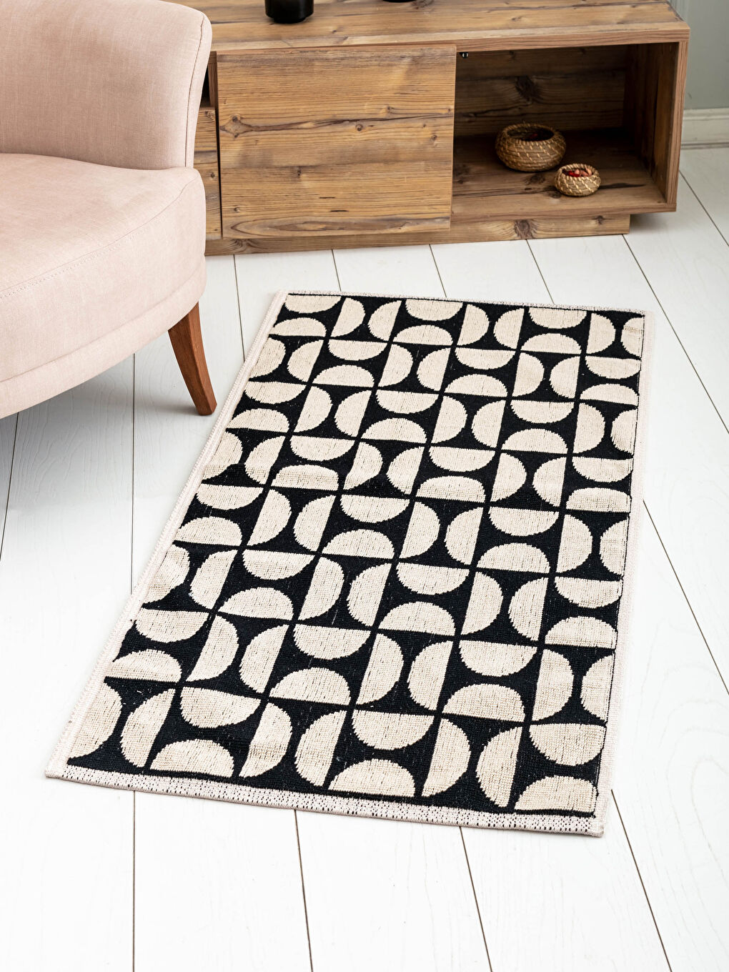 Karışık Saçak Detaylı Desenli Jakarlı Halı 70x140 cm