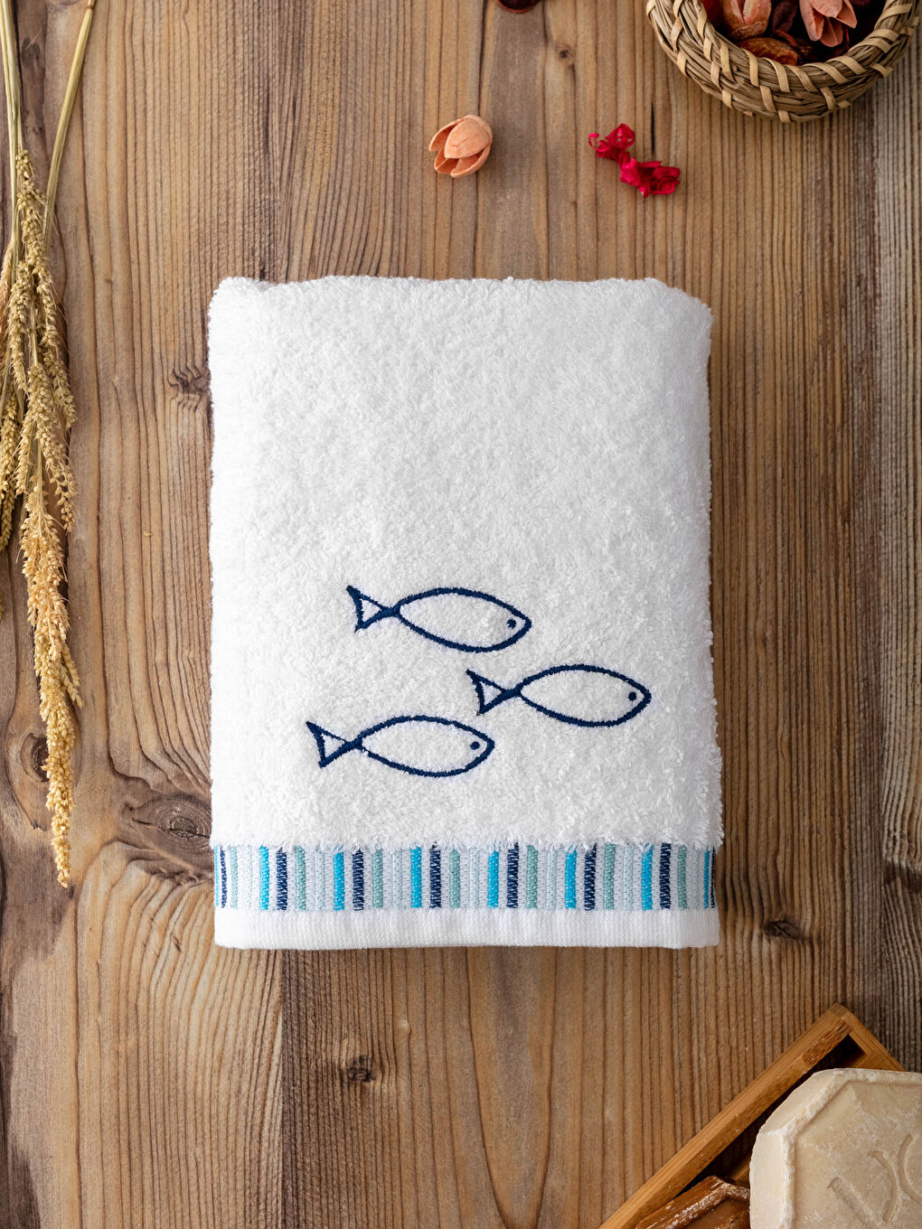 Beyaz Nakış Detaylı Yüz Havlusu 50x80 cm