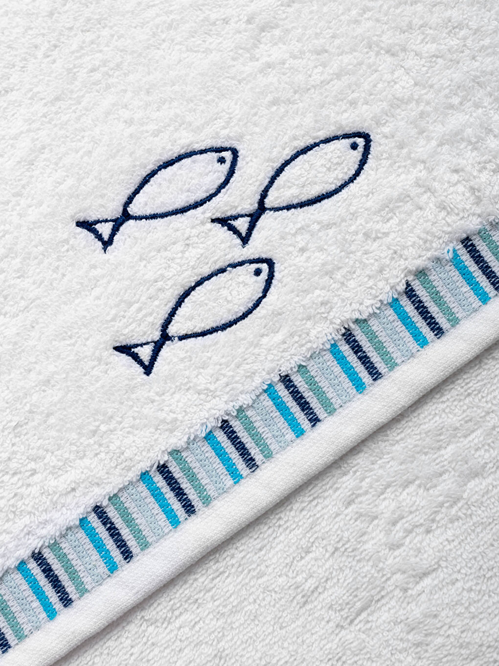 Beyaz Nakış Detaylı Yüz Havlusu 50x80 cm-3