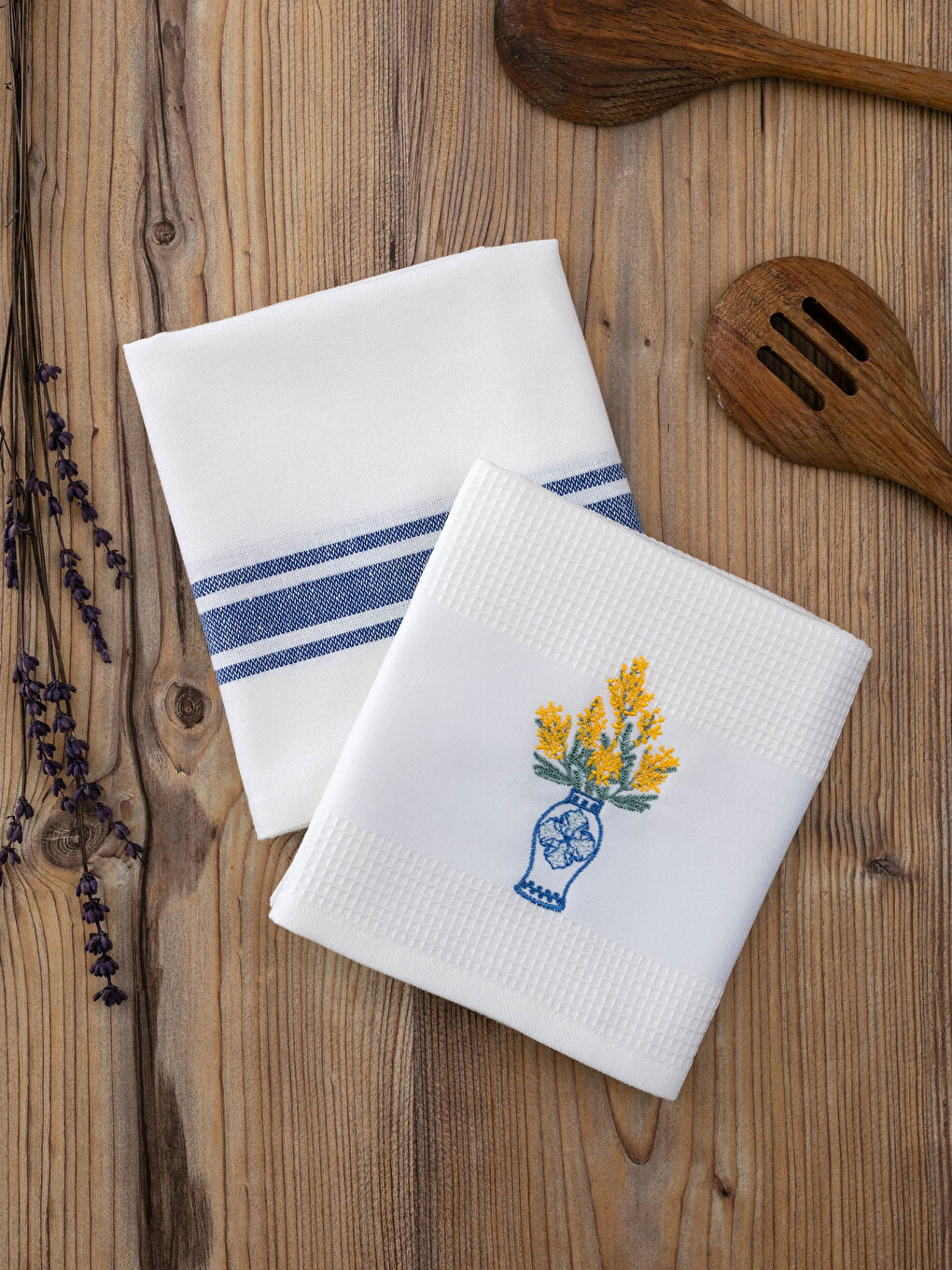 Torchon Brodé Détaillé Deux Pièces 40x60 Cm