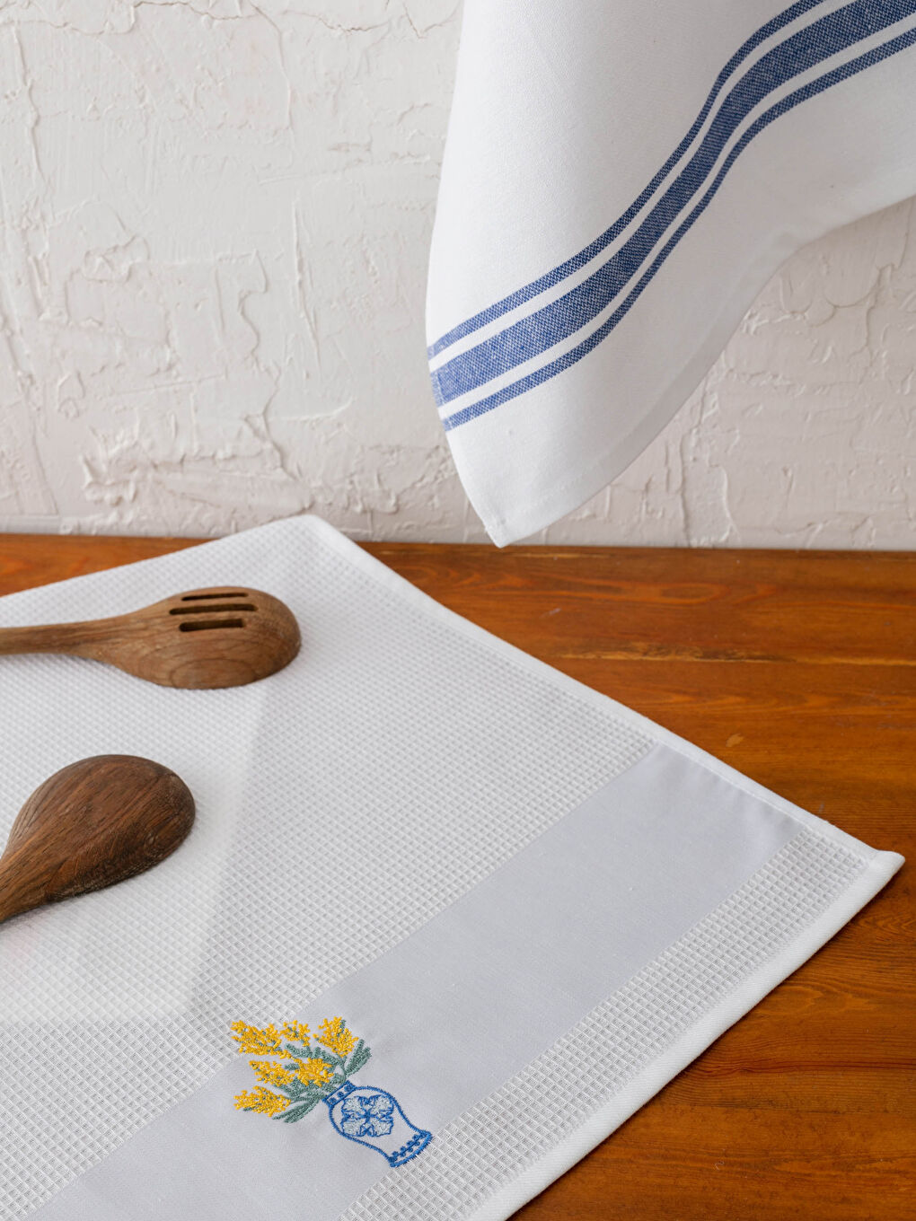 Torchon Brodé Détaillé Deux Pièces 40x60 Cm-1