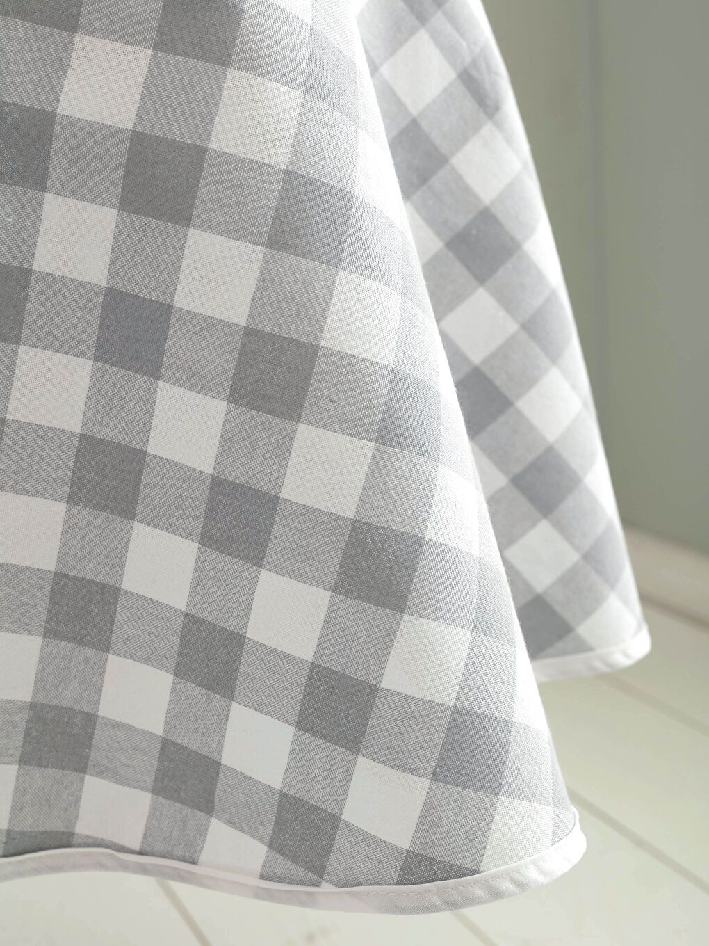 Gri Ekose Desenli Yuvarlak Masa Örtüsü 150x150 cm-1