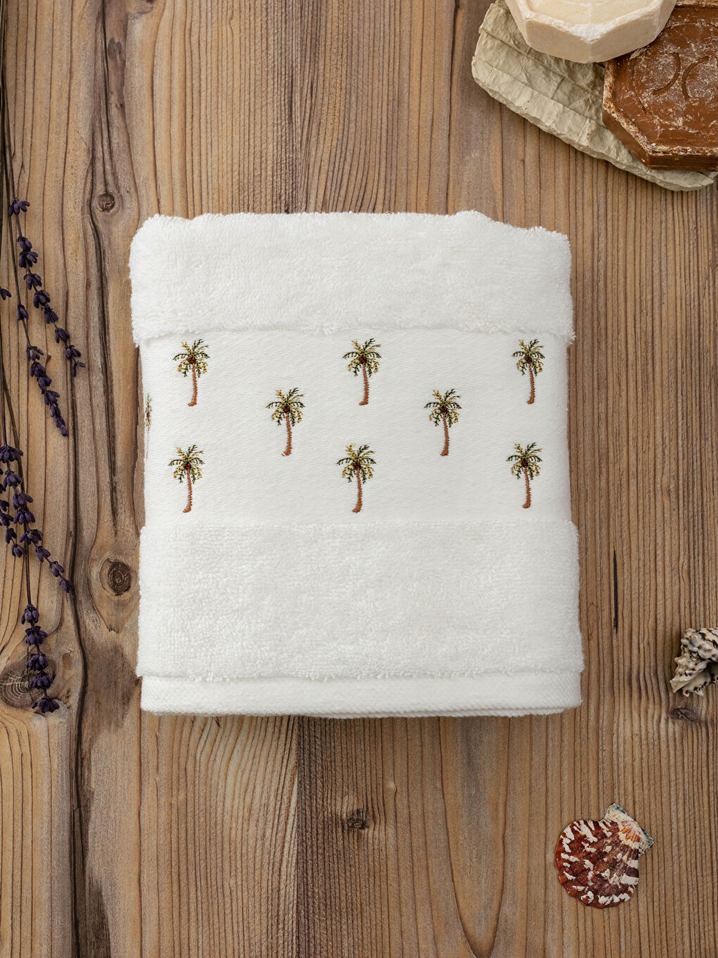 Ekru Nakış Detaylı Yüz Havlusu 50x80 cm-1