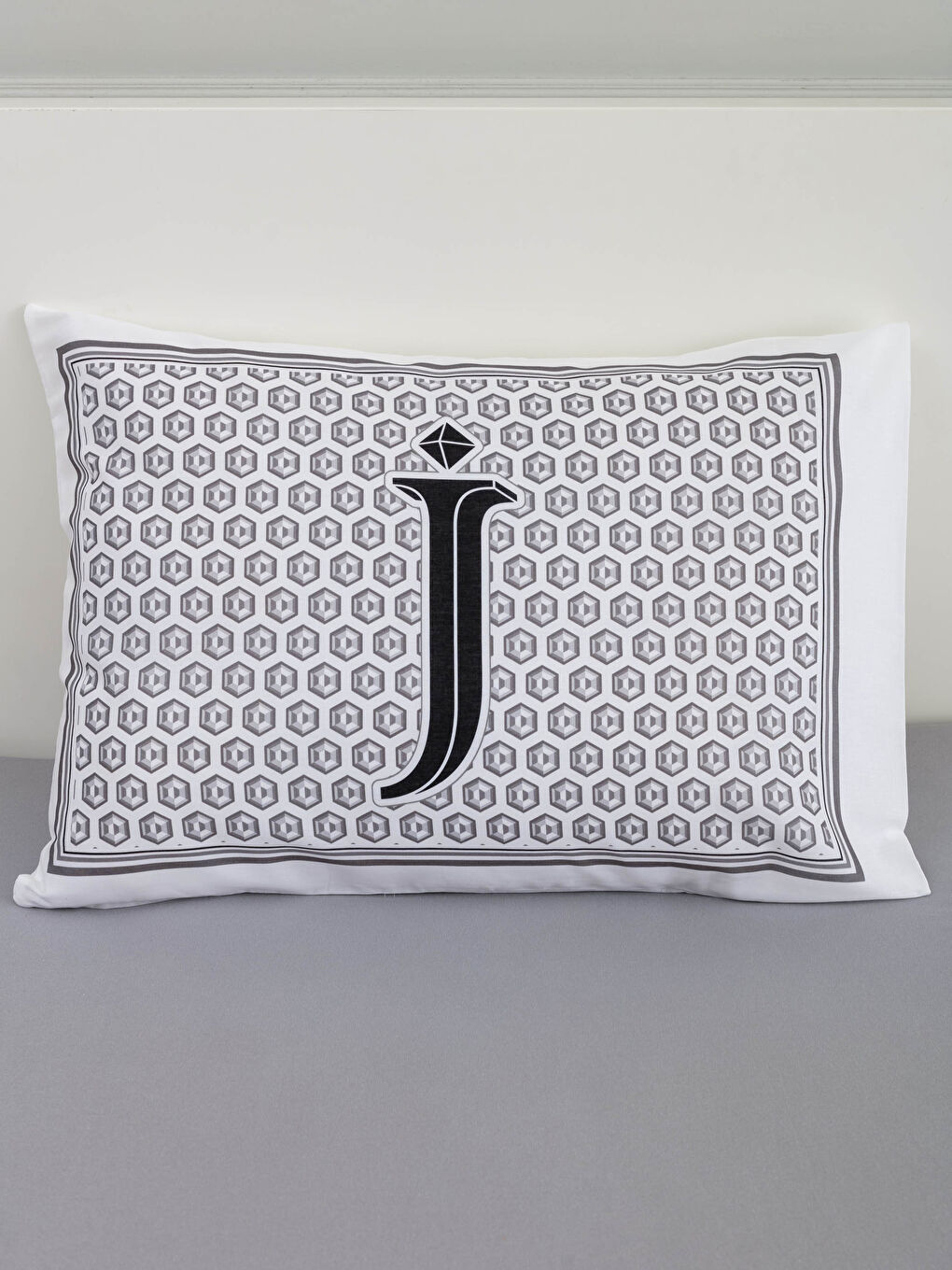 Letter “J” Printed Pillow Case 50x70 Cm-1