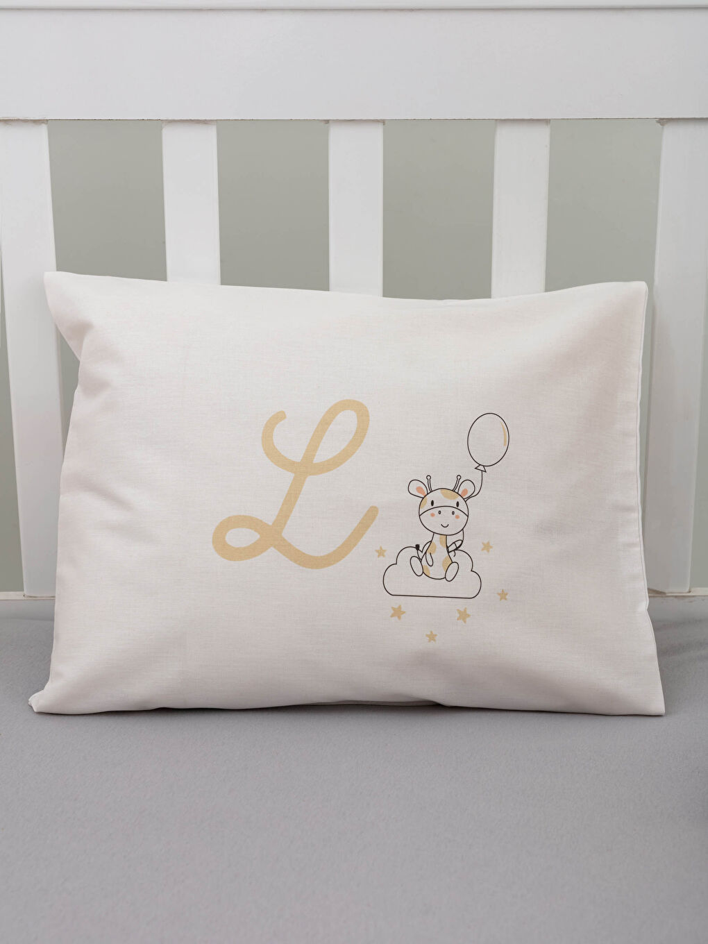 غطاء مخدة أطفال مطبوع حرف L مقاس 35x45 سم-1