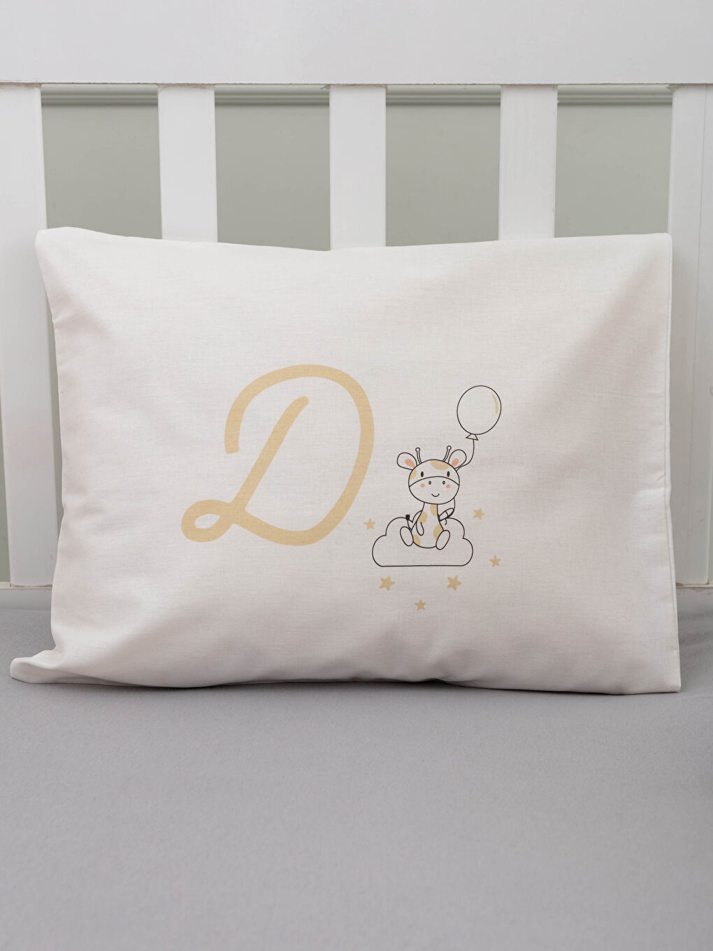 Bej D Harfi Baskılı Bebek Yastık Kılıfı 35x45 cm-1