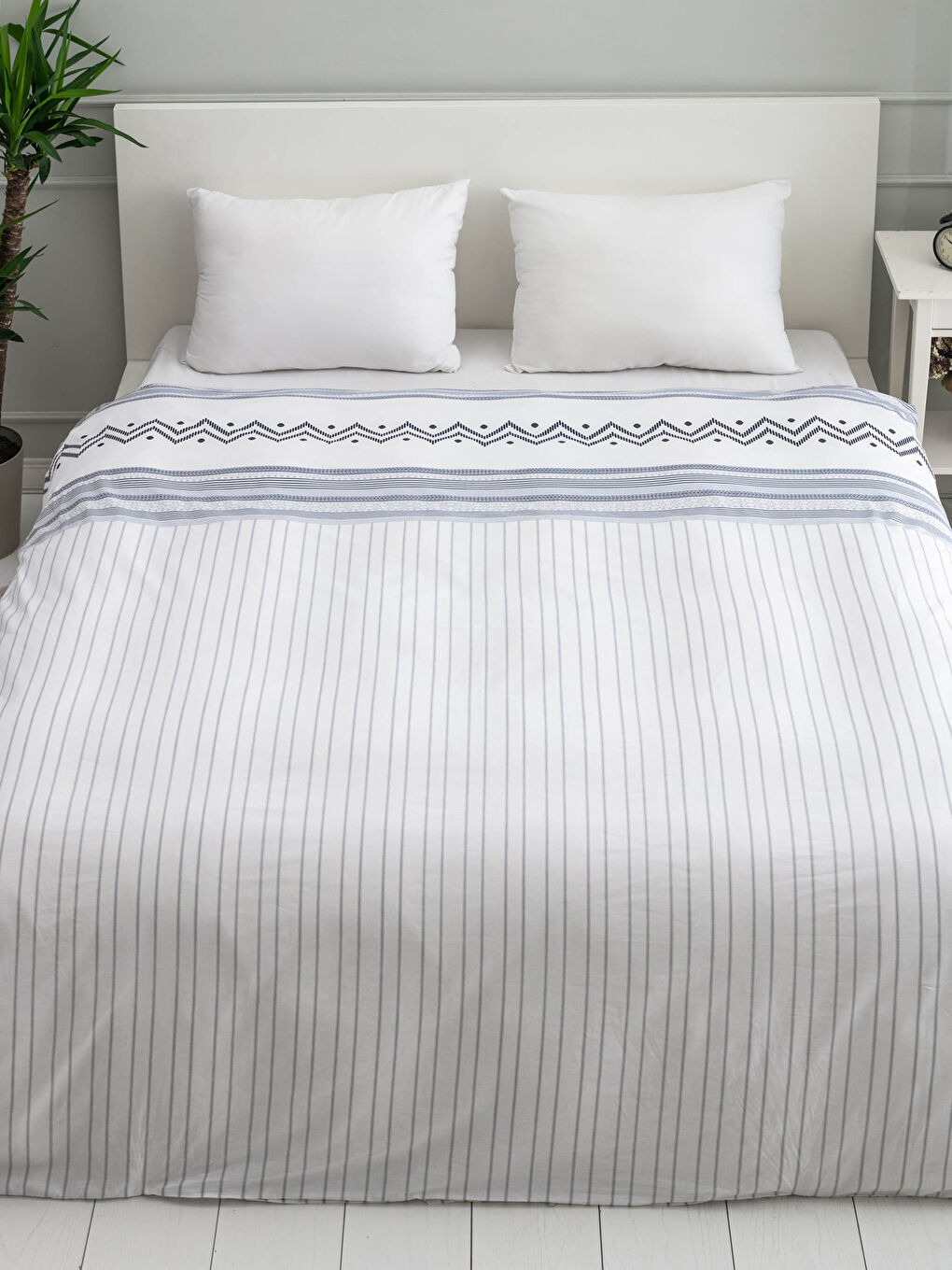 Siyah Çift Kişilik Desenli Dokuma Nevresim 200x220 cm-1