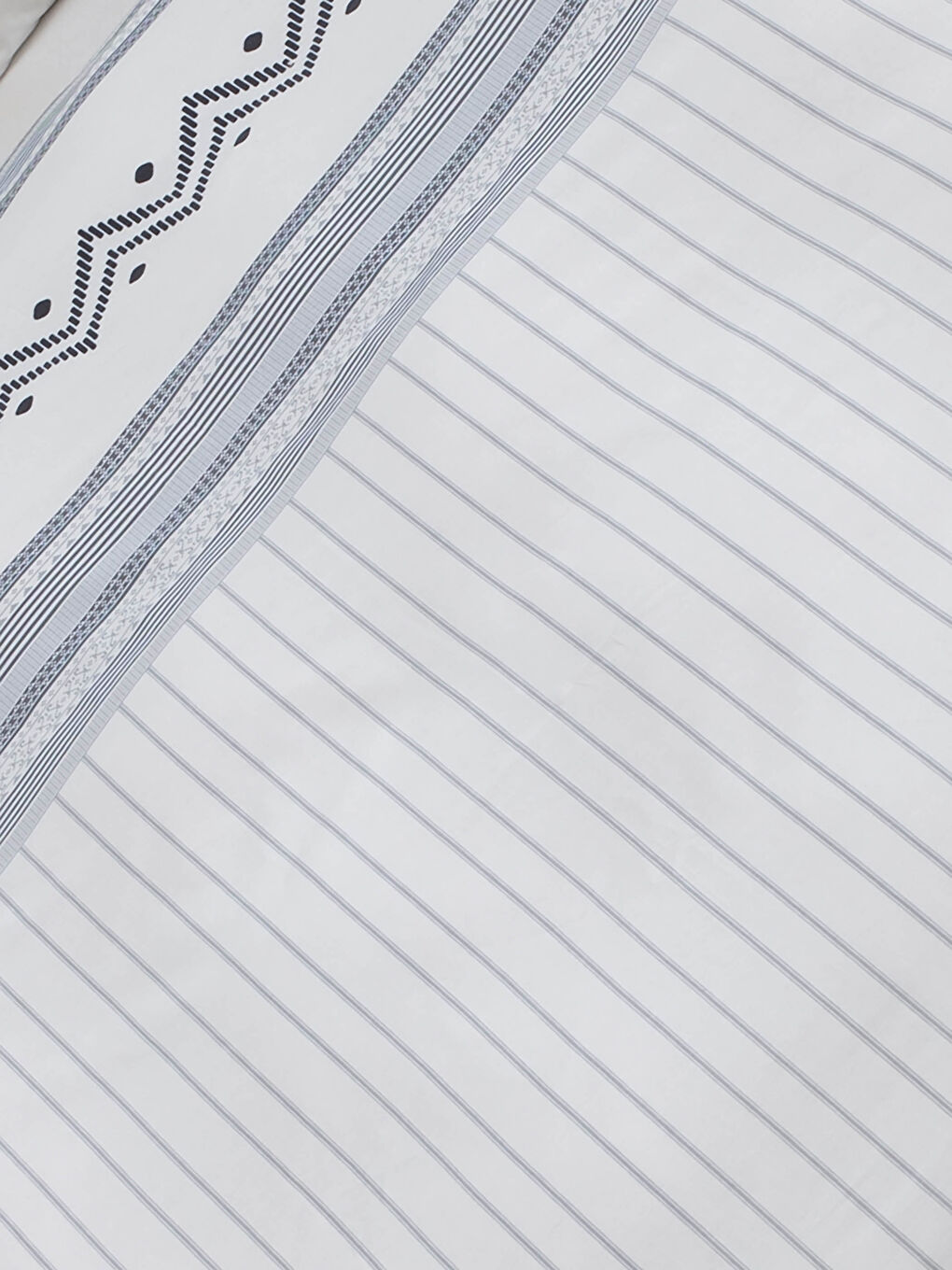 Siyah Çift Kişilik Desenli Dokuma Nevresim 200x220 cm-2