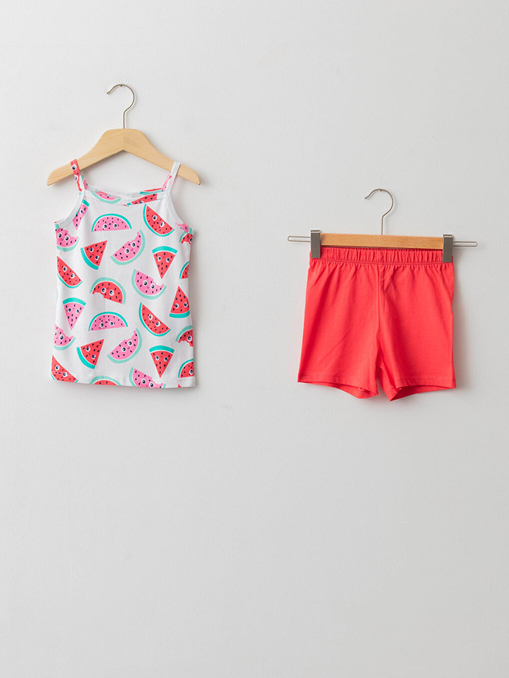 Beyaz Kare Yaka Askılı Baskılı Kız Bebek Pijama Takımı