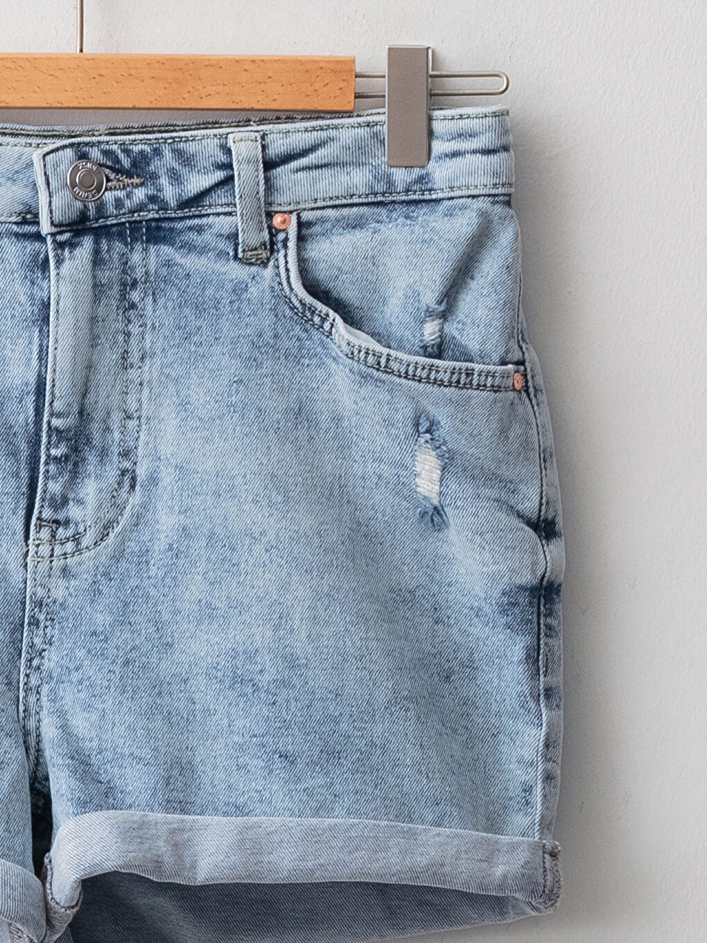 شورت جينز بتفاصيل جيب للسيدات-6