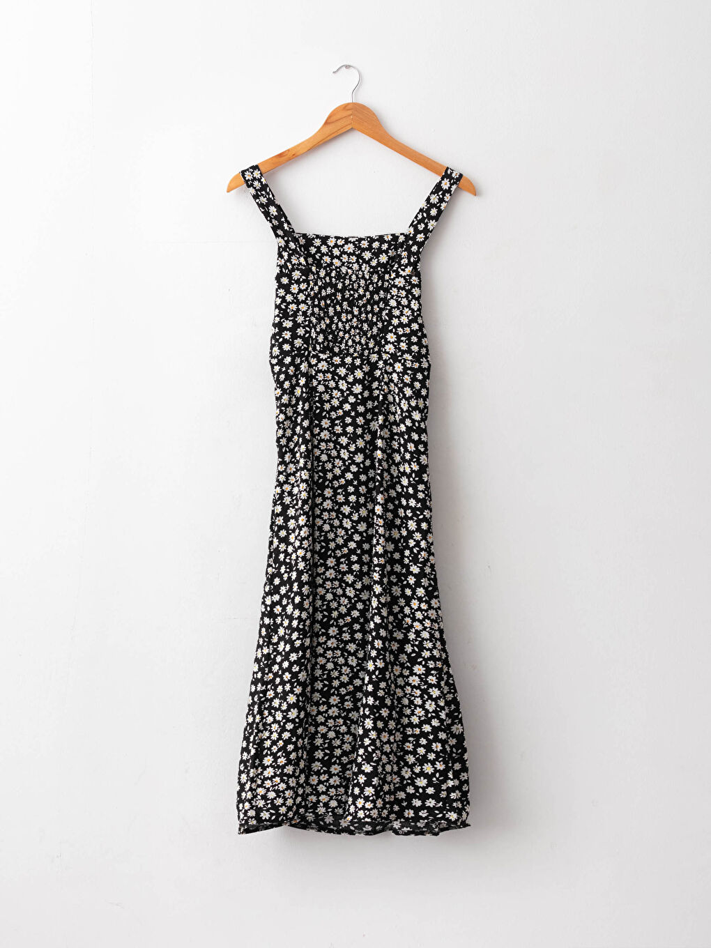 Siyah Kare Yaka Askılı Çiçekli Viskon Kadın Elbise-5