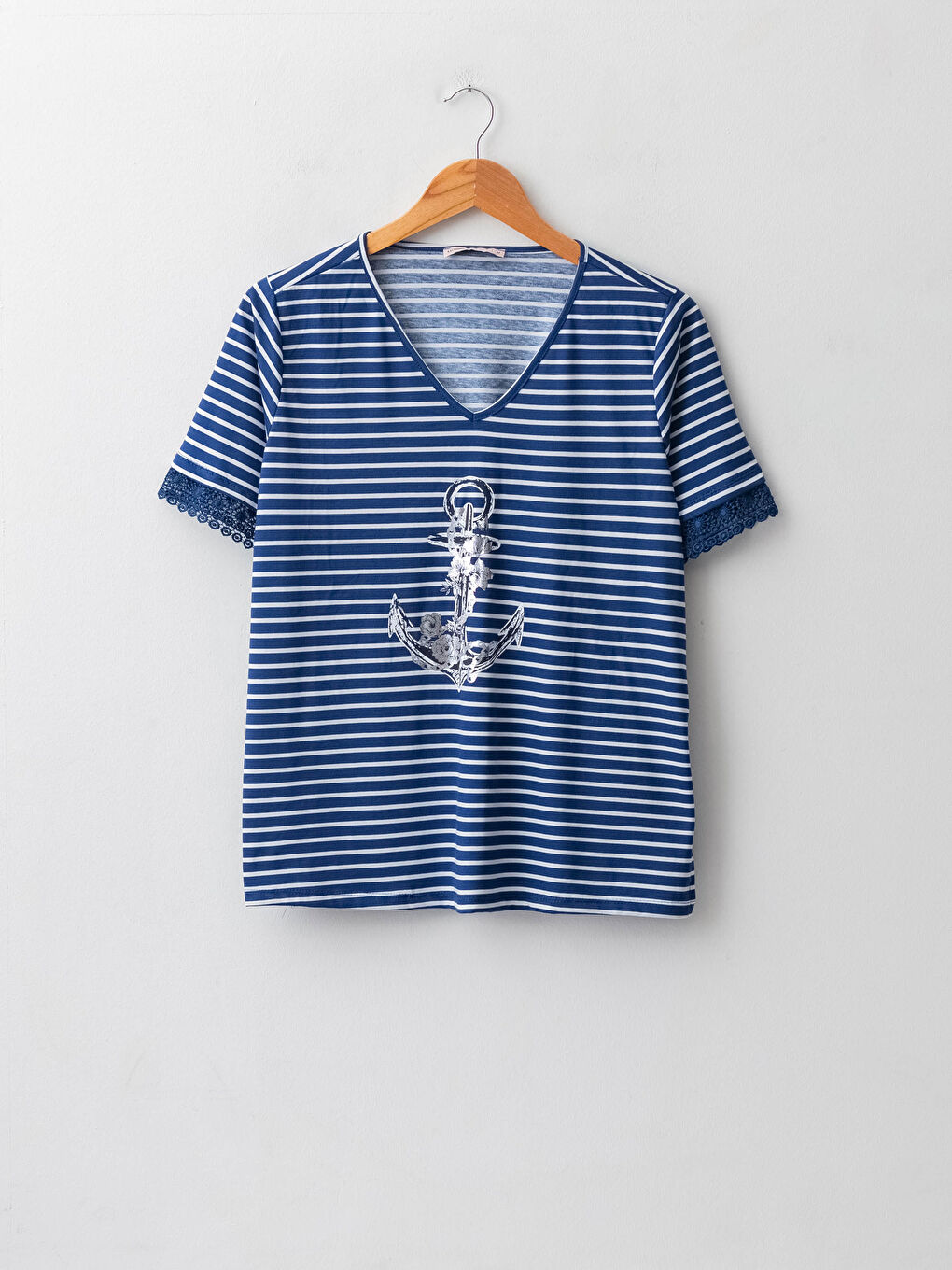 Lacivert V Yaka Nakışlı Kısa Kollu Pamuklu Kadın Bluz-5