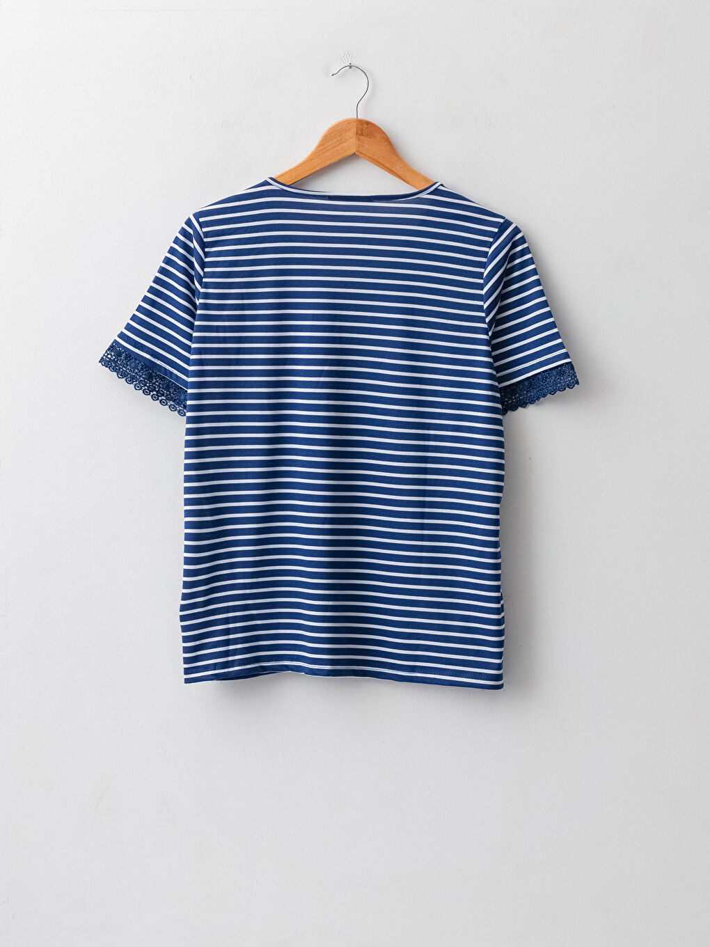 Lacivert V Yaka Nakışlı Kısa Kollu Pamuklu Kadın Bluz-6