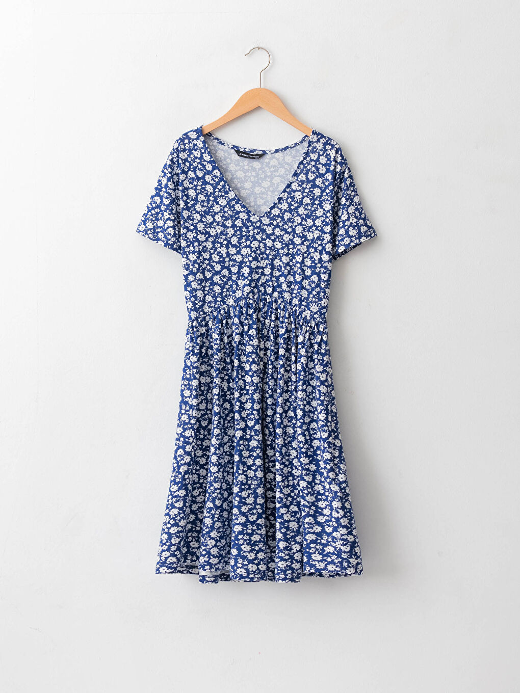 İndigo V Yaka Çiçekli Kısa Kollu Viskon Kadın Elbise