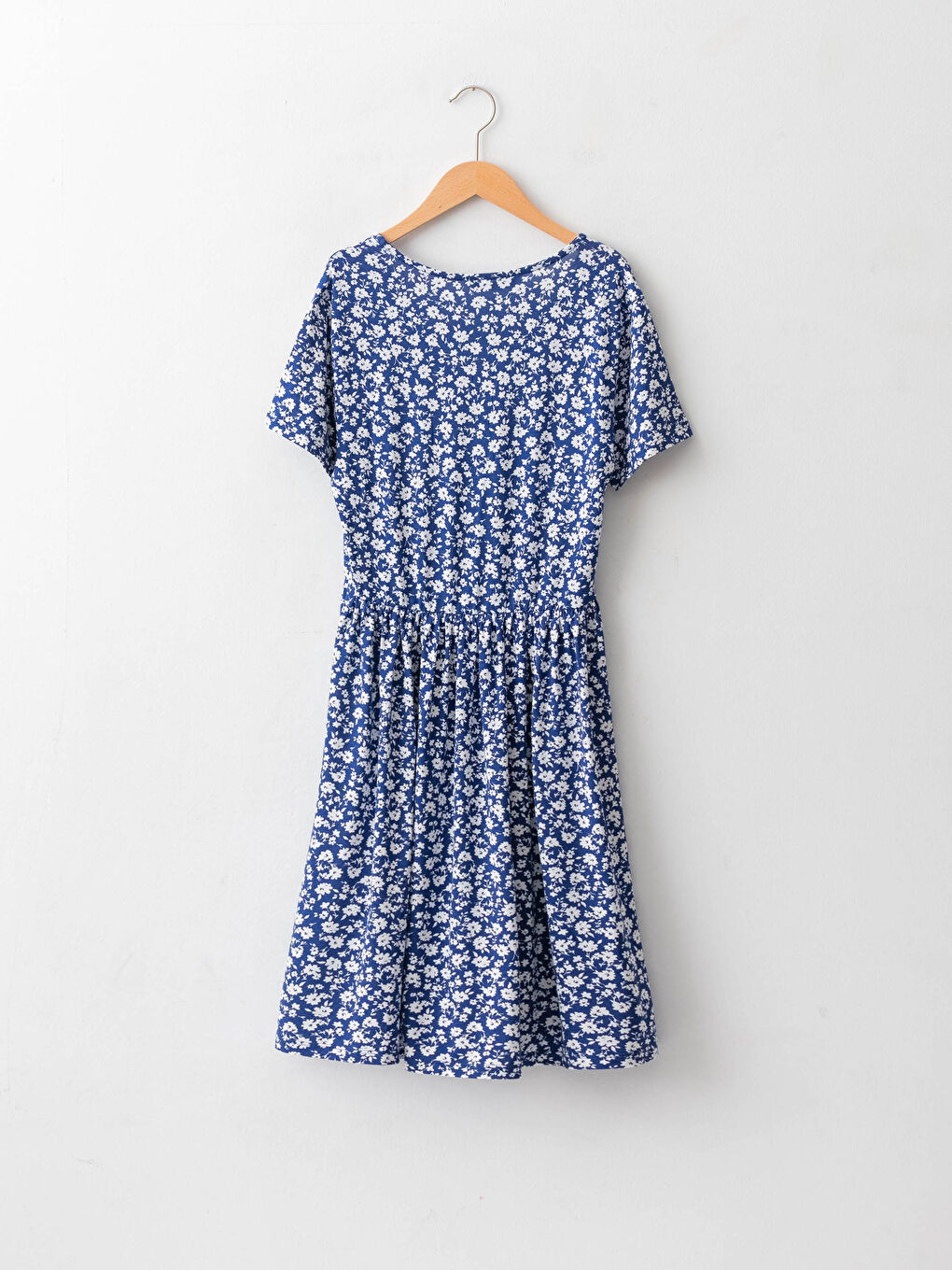 LCWAIKIKI Classic V-Neck Floral Short Sleeve Viscose Women's