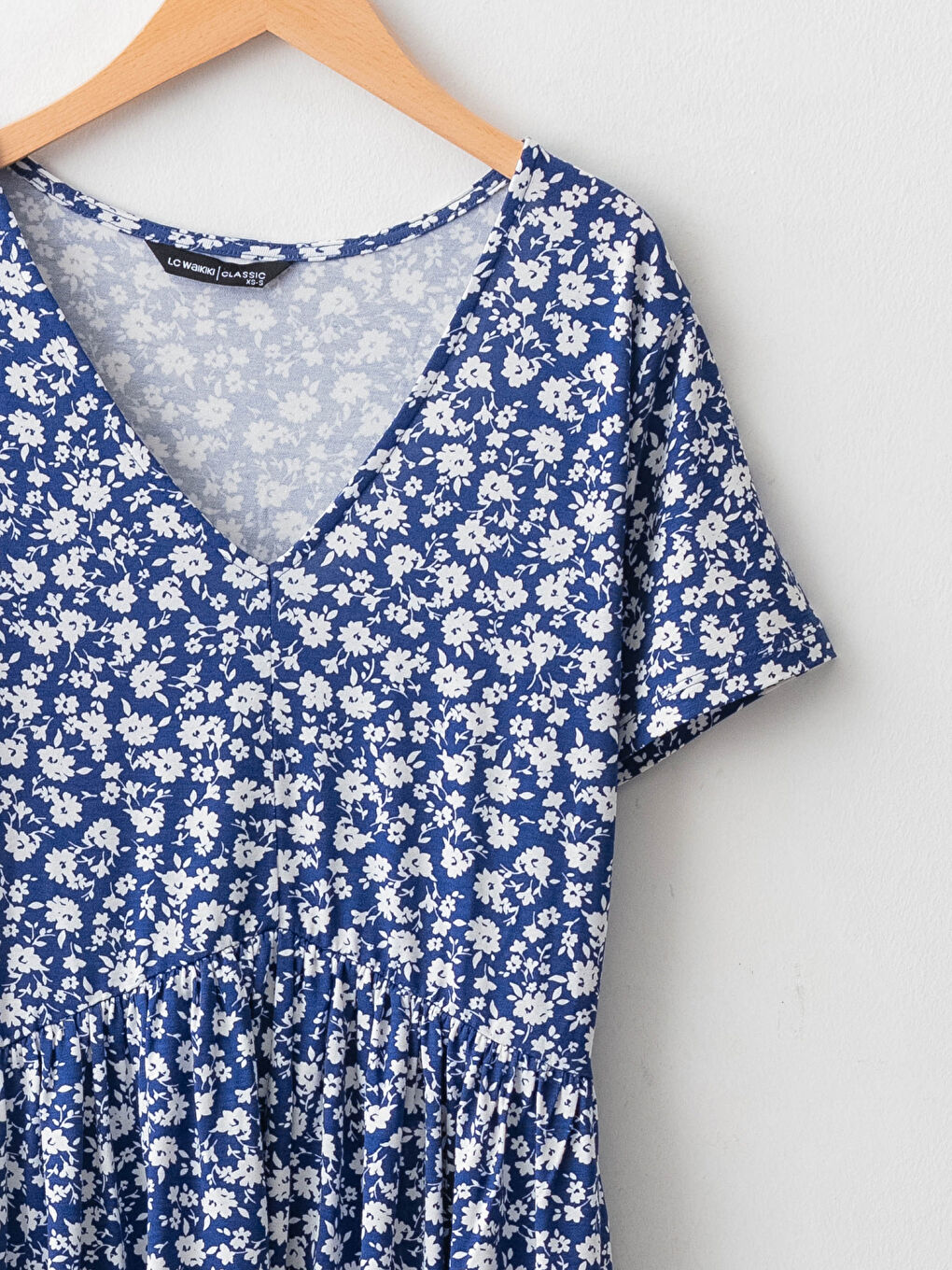 İndigo V Yaka Çiçekli Kısa Kollu Viskon Kadın Elbise-2