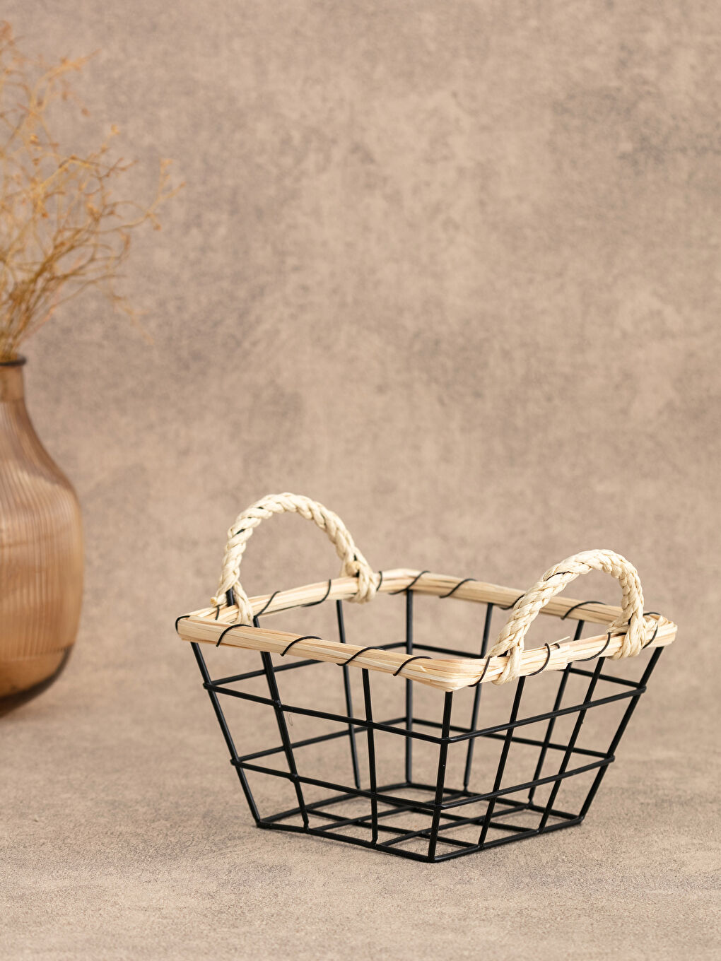 Siyah Hasır Detaylı Metal Sepet 16x11x10 cm