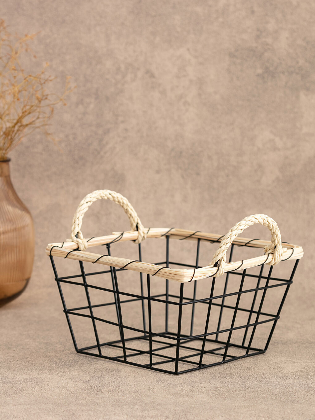 Siyah Hasır Detaylı Metal Sepet 20x15x12 cm