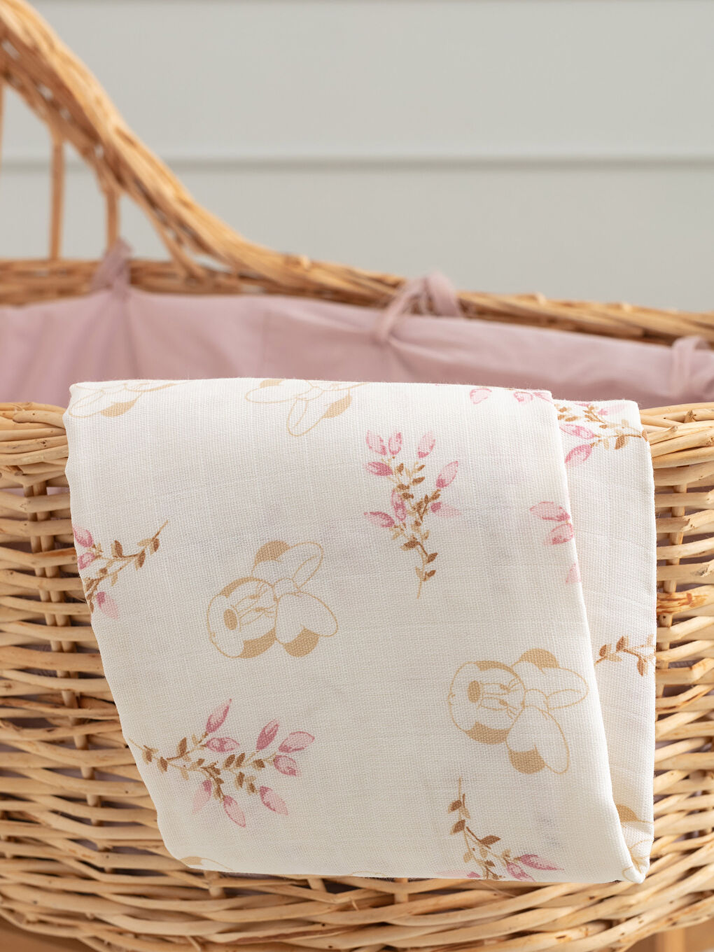 LCW baby Minnie Mouse Printed Baby Girl Muslin Cloth 90x100 Cm -S24641Z1-LT4