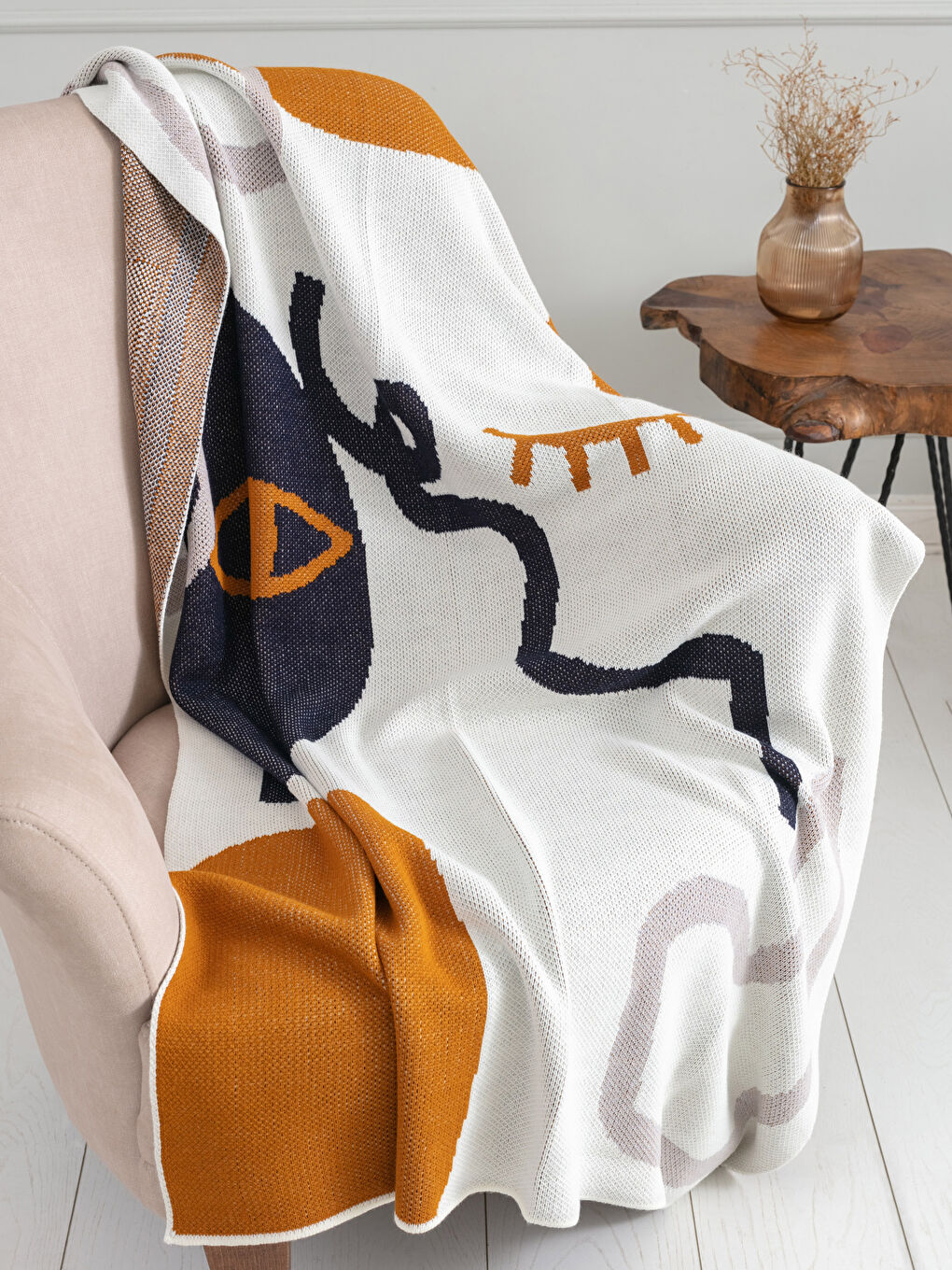 Single Patterned Blanket 100x150 Cm-1